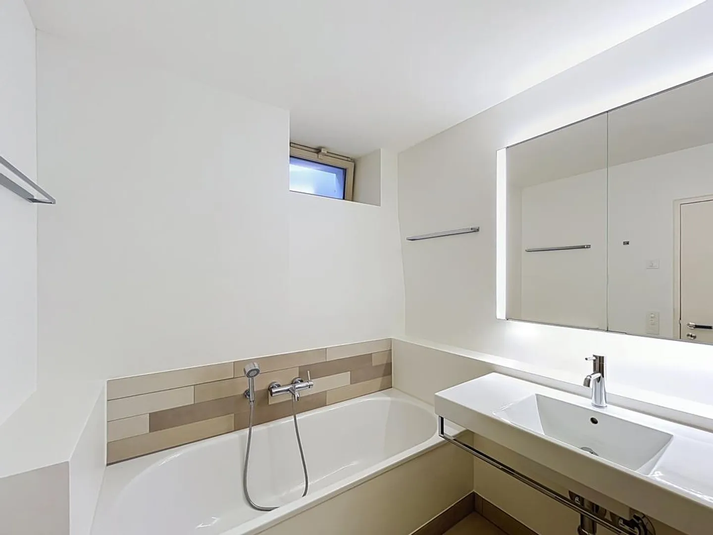 Beautiful unique 3.5-room maisonette apartment in a winemaker's house - Photo 7 of 11