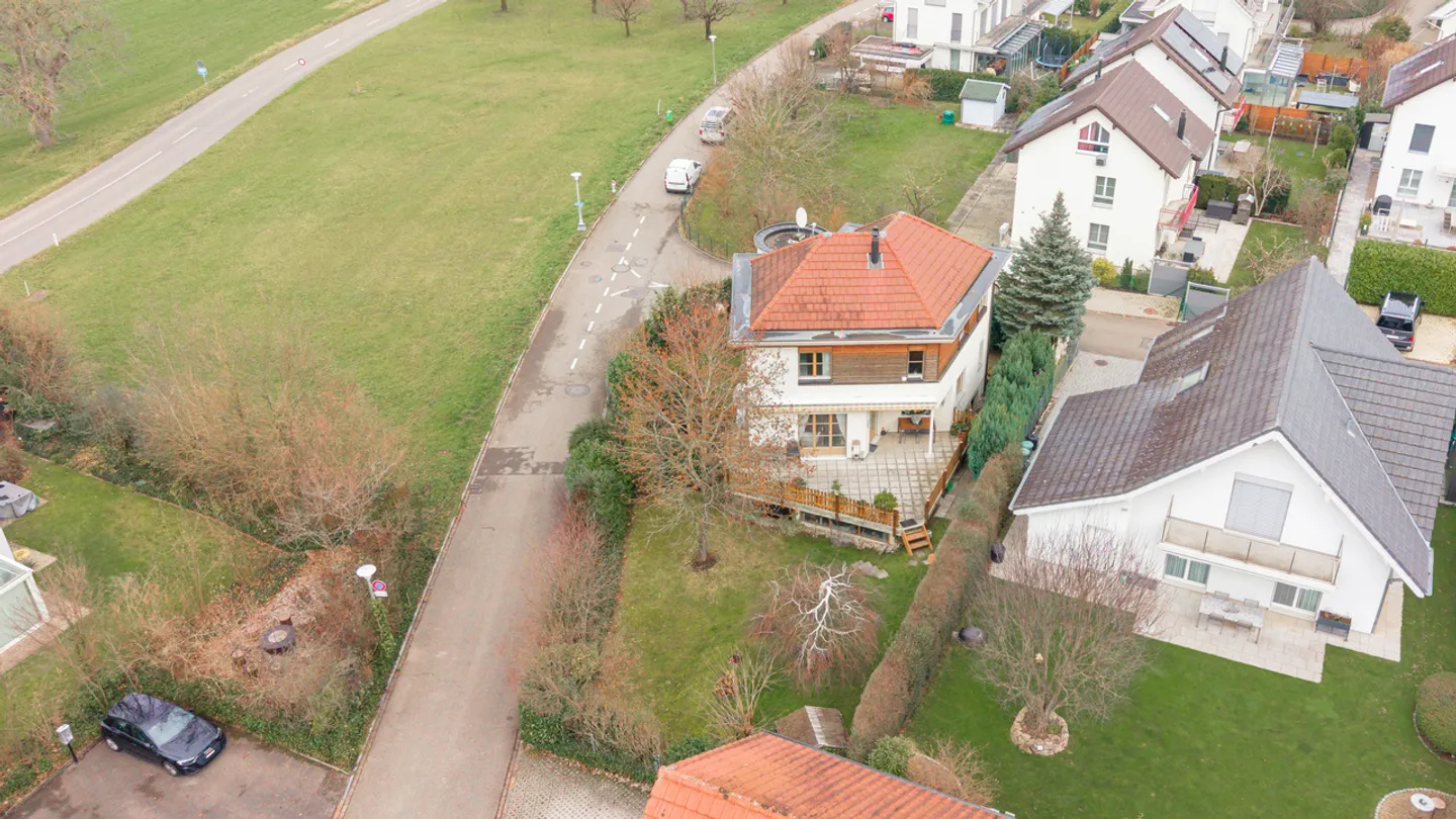 Belle maison individuelle de 4,5 pièces avec carport et grand jardin - Photo 21 sur 25