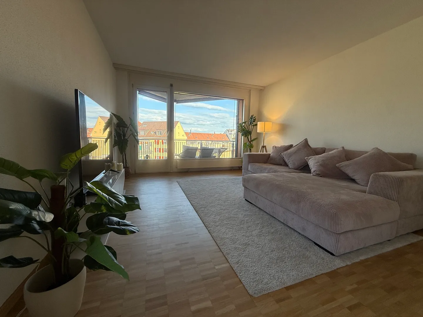 Appartamento spazioso con balcone - Foto 1 di 9