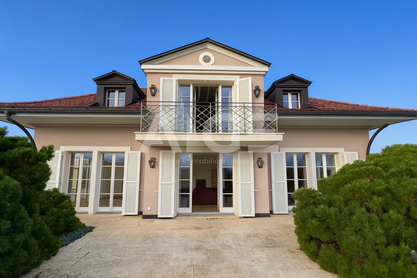 Elegante Villa mit Atemberaubendem Blick - Foto 1 von 10