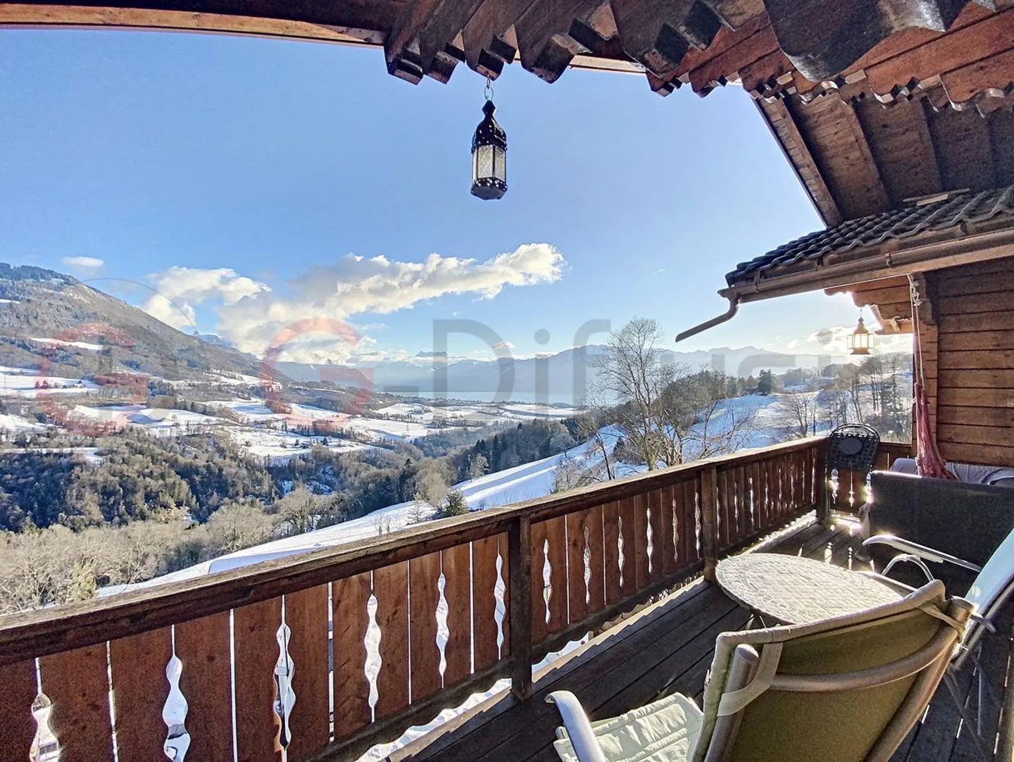 Splendide chalet avec vue panoramique sur le lac et les alpes - Photo 2 sur 12