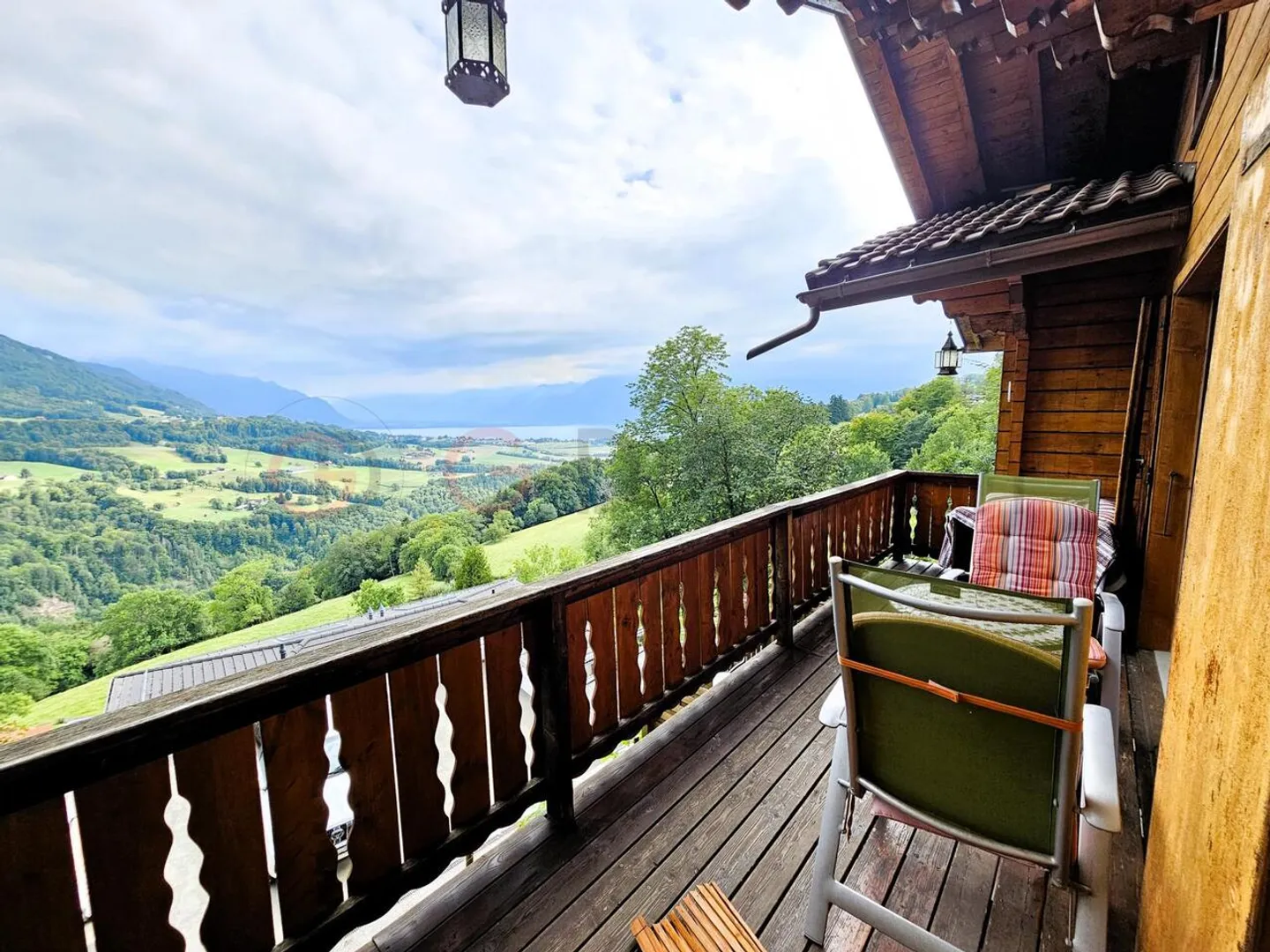 Splendide chalet avec vue panoramique sur le lac et les alpes - Photo 4 sur 12