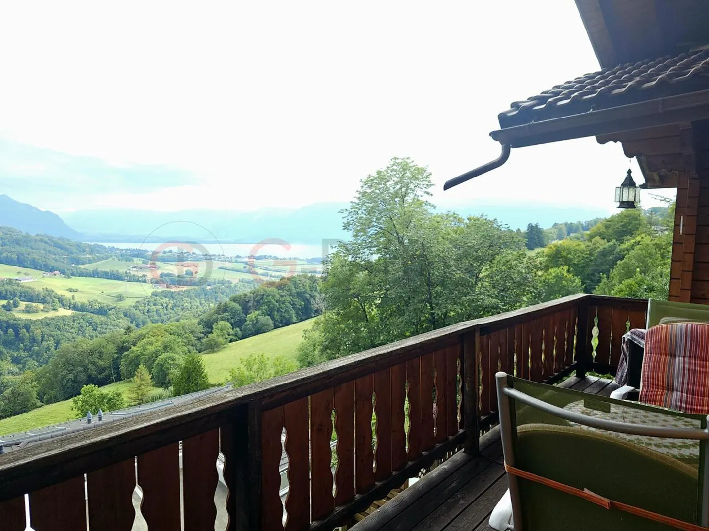 Splendide chalet avec vue panoramique sur le lac et les alpes - Photo 5 sur 12