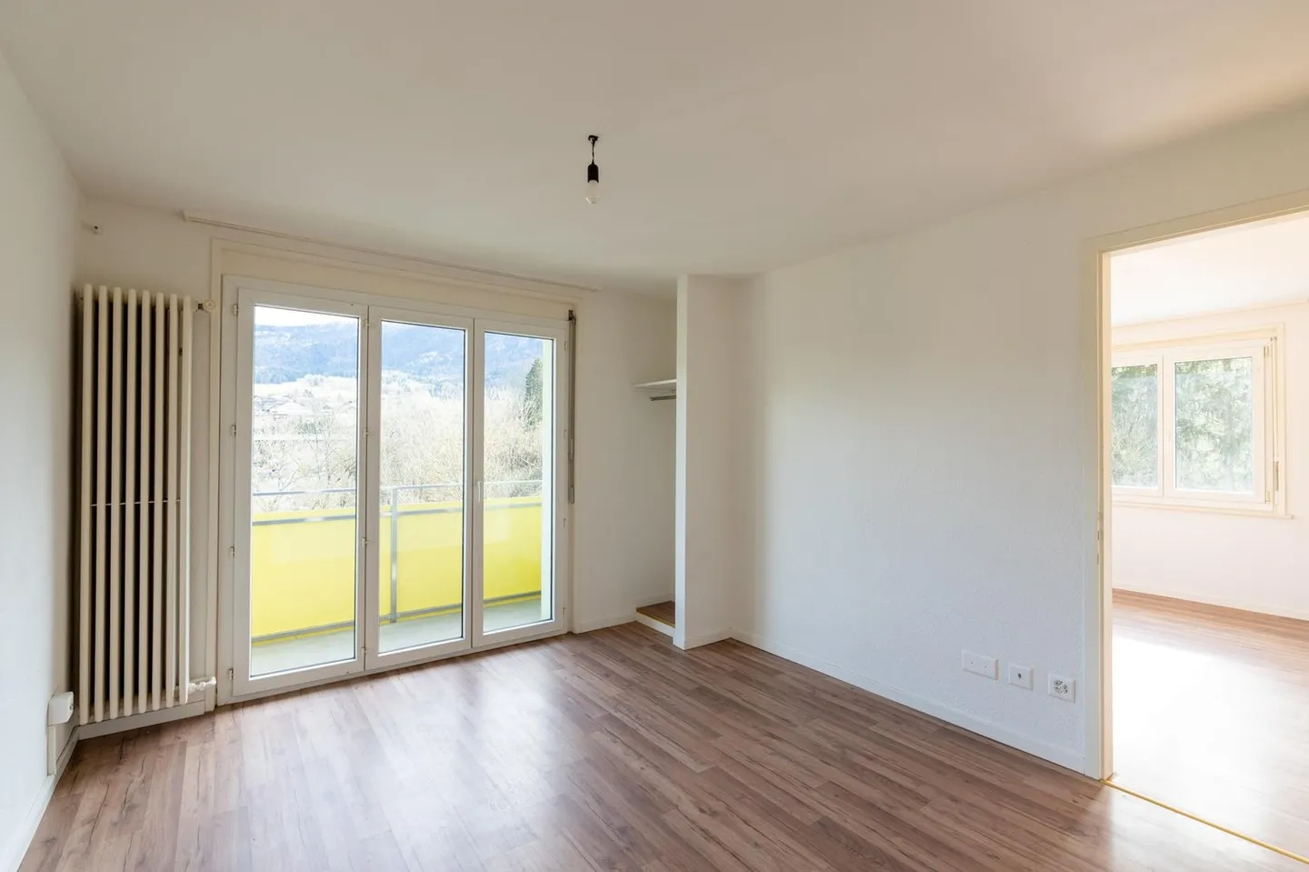 Renovated and bright 2.5-room apartment with balcony - Photo 6 of 11