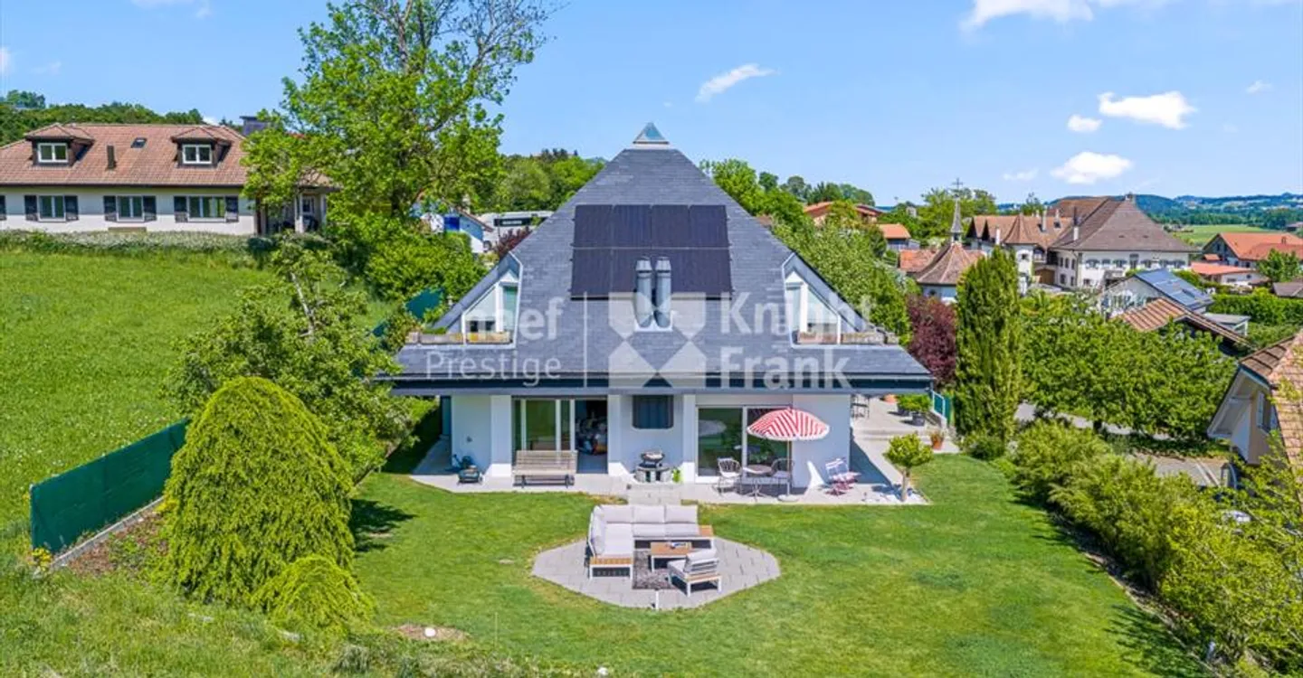 Einzelvilla mit 6 Zimmern und atemberaubendem Blick zu verkaufen in Lossy - Foto 1 von 10