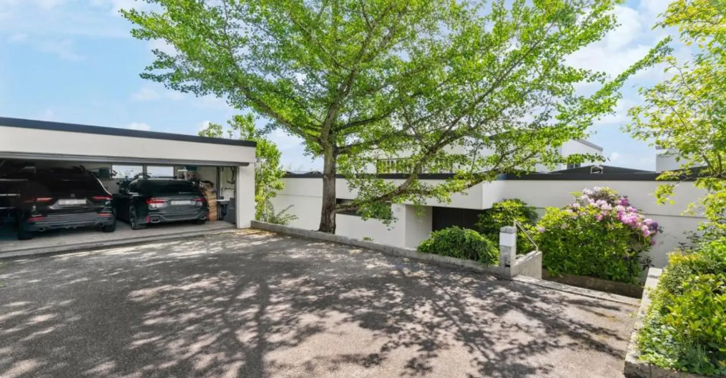 Villa contemporanea con vista panoramica sul lago e piscina interna - Foto 10 di 10