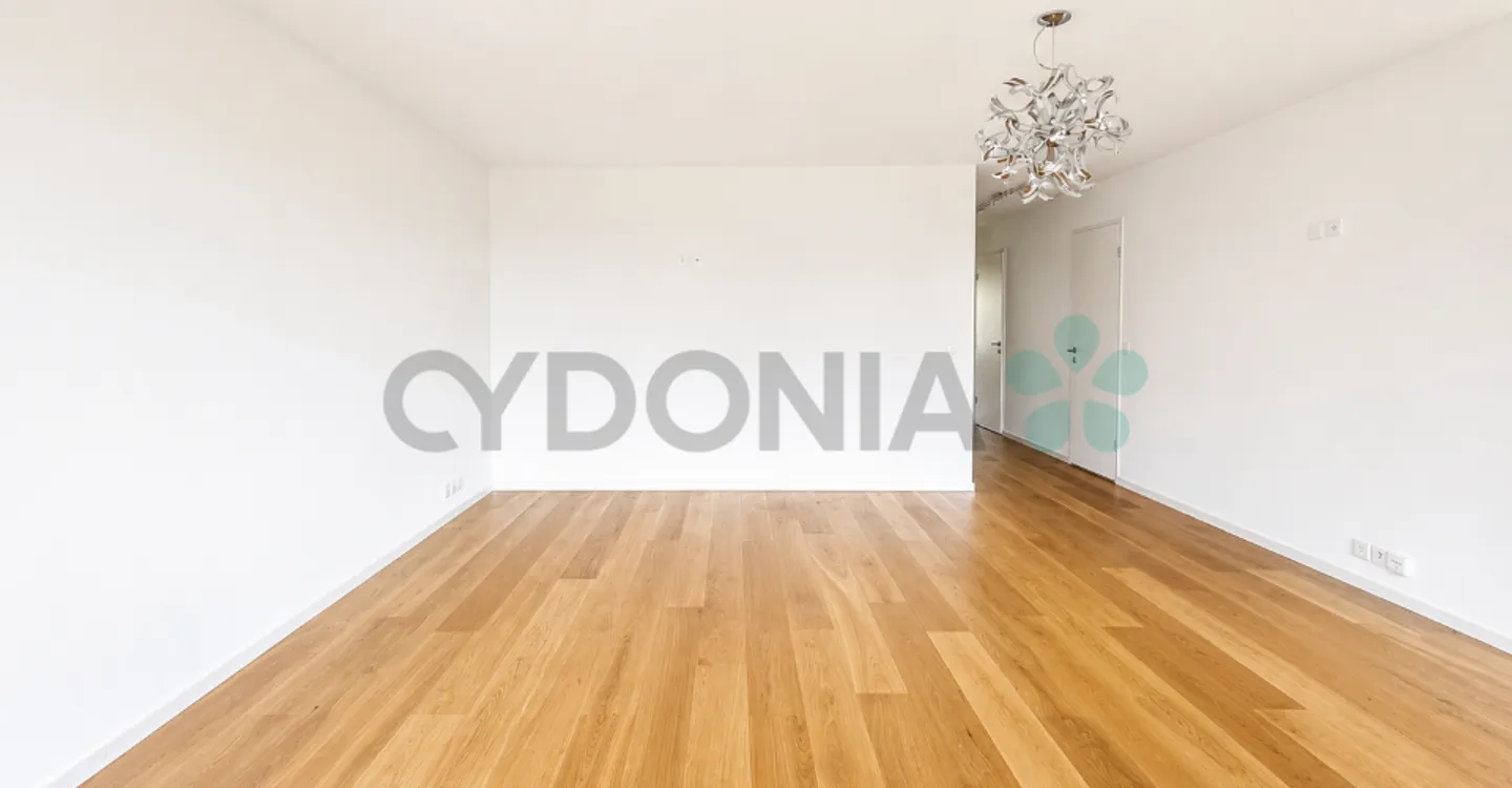 Elegant 5-Room Apartment in Meyrin - Photo 2 of 12