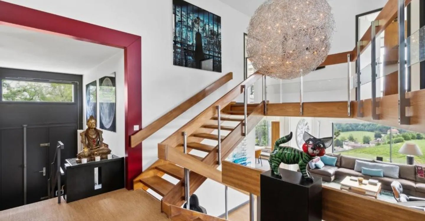 Villa contemporanea con vista panoramica sul lago e piscina interna - Foto 8 di 10