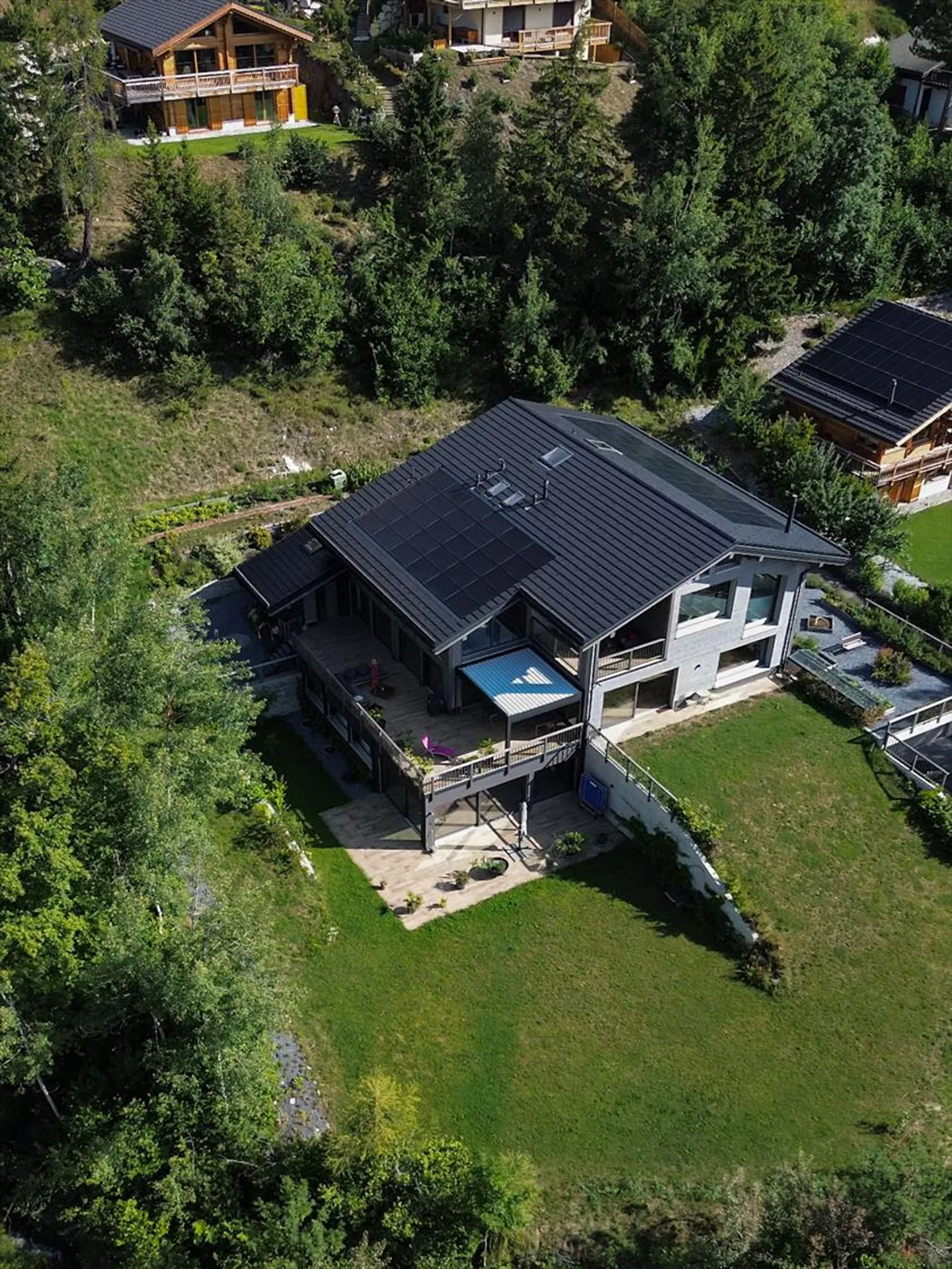 Chalet dell'architetto di eccezione nel cuore della natura con piscina e vista panoramica - Foto 1 di 15