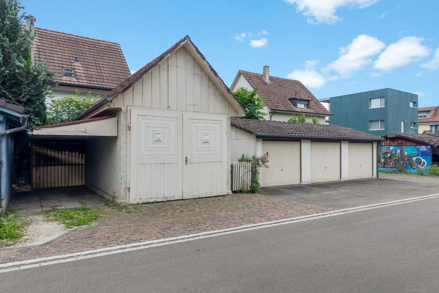 Charmantes Zweifamilienhaus in zentraler Lage - Foto 3 von 23