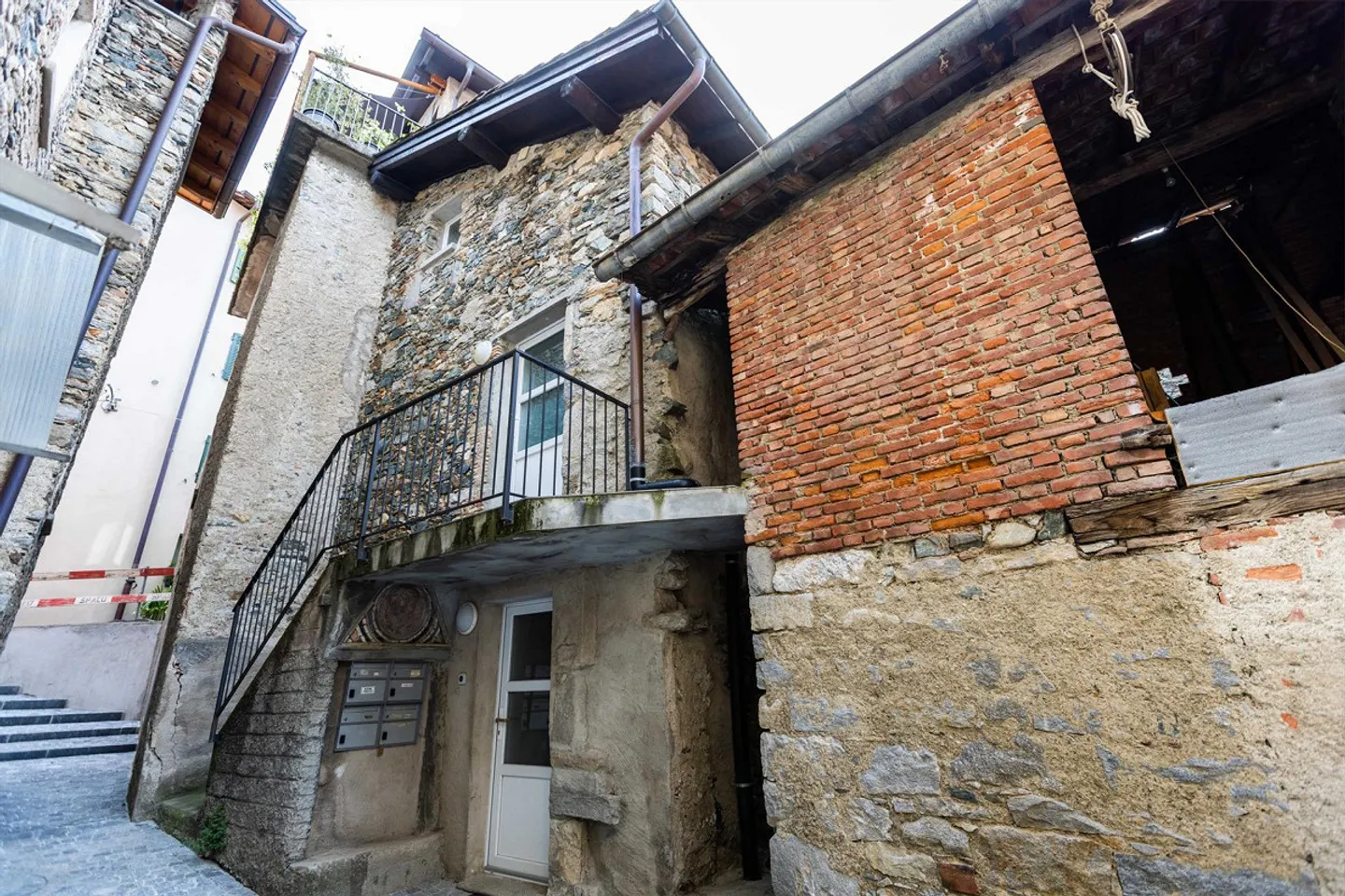 GERÄUMIGES HAUS MIT 4 RENOVIERTEN WOHNUNGEN IN SONVICO - Foto 7 von 13