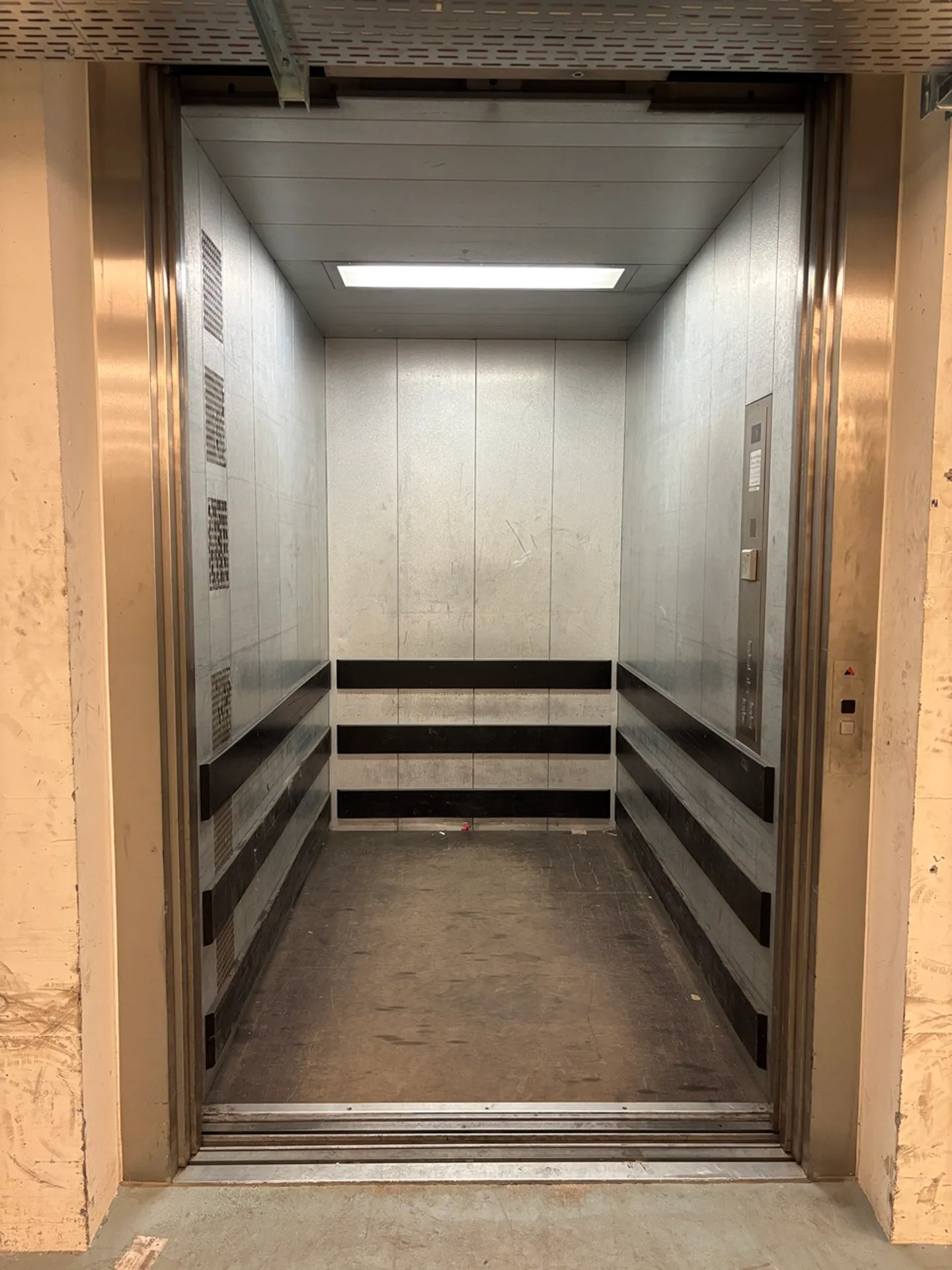 Vielseitige Gewerbefläche - Foto 6 von 9