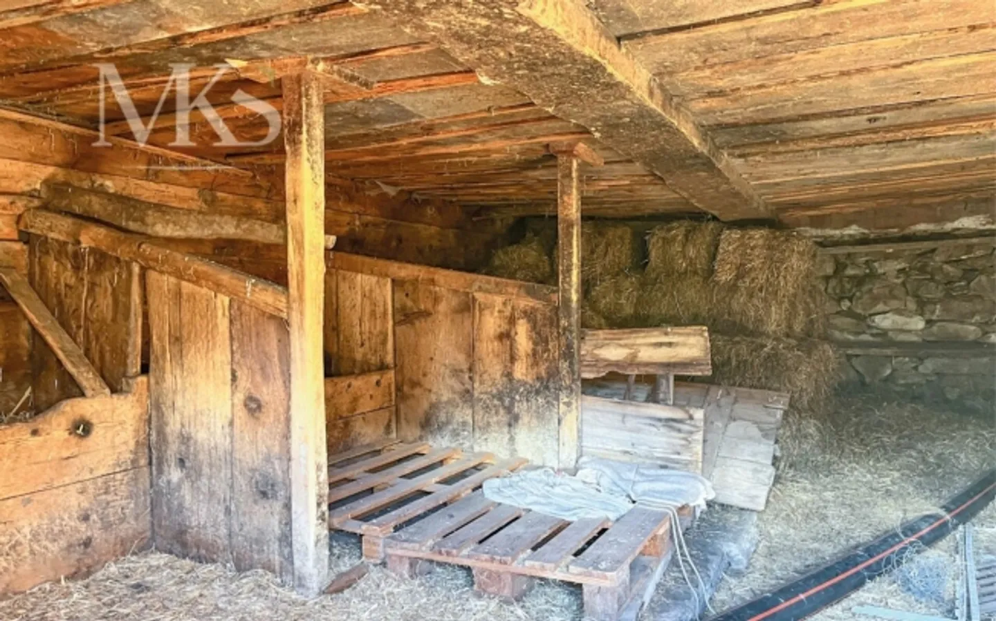 Fienile tranquillo da ristrutturare - vista fantastica - Foto 7 di 14