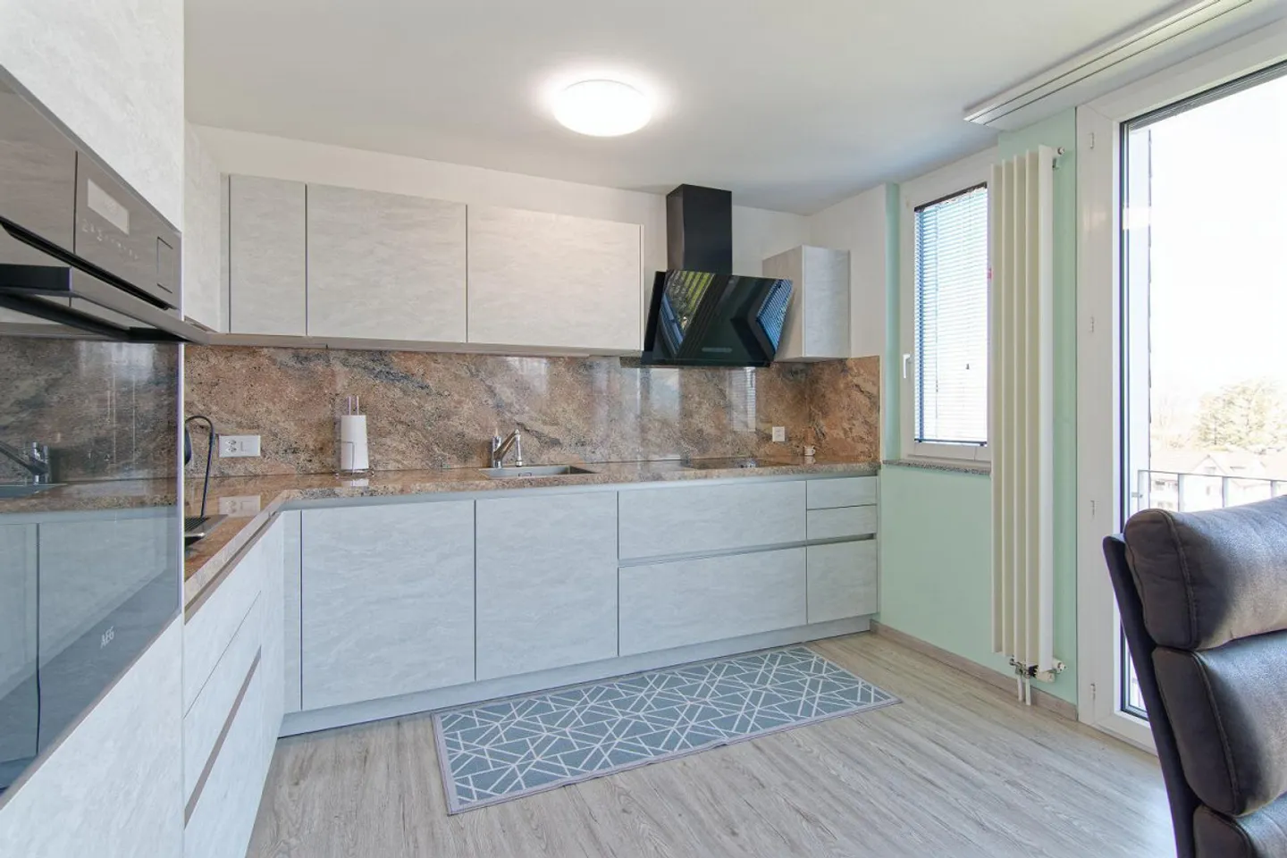 Appartamento moderno di 4,5 stanze all'ultimo piano - Foto 2 di 8