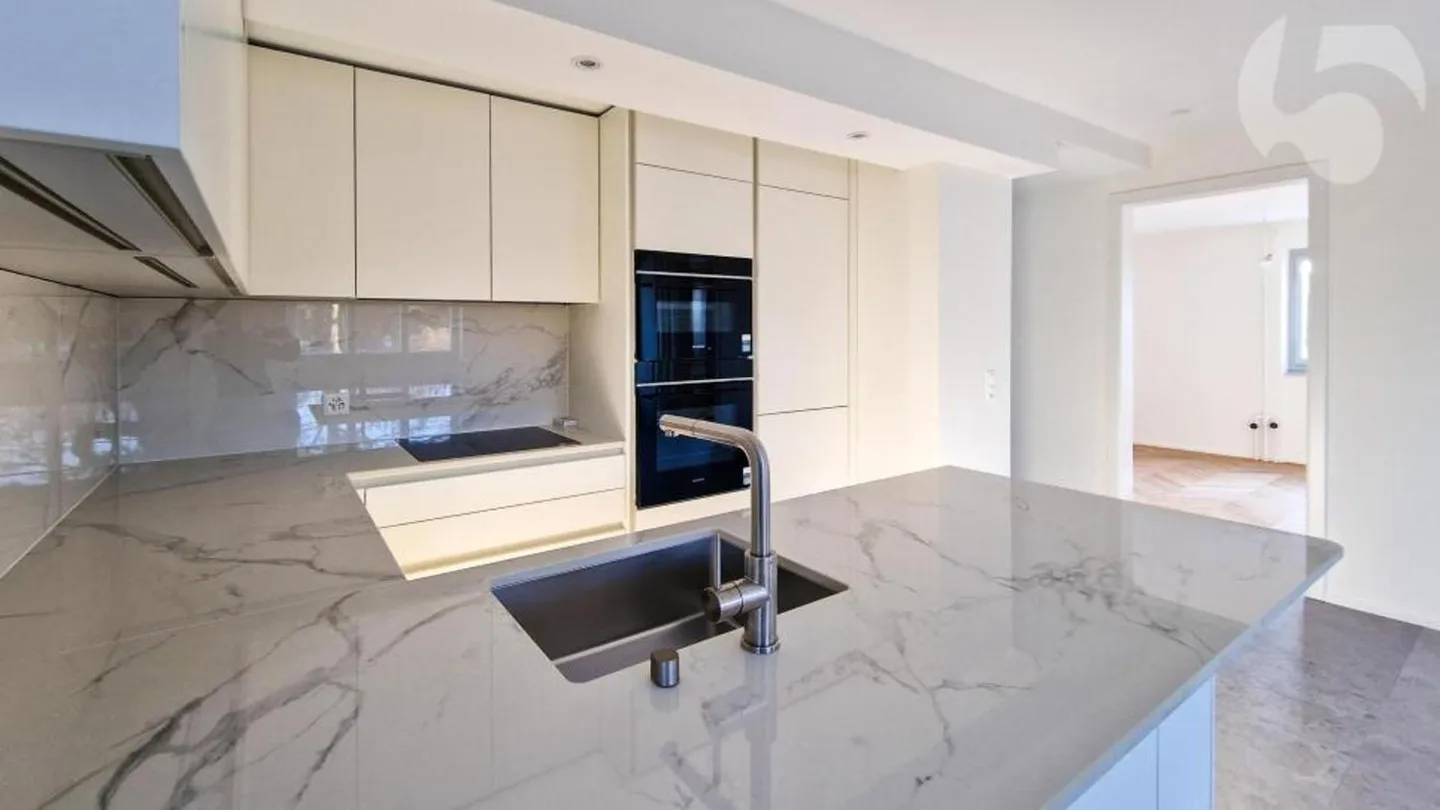 7.5 Room House - Photo 9 of 13