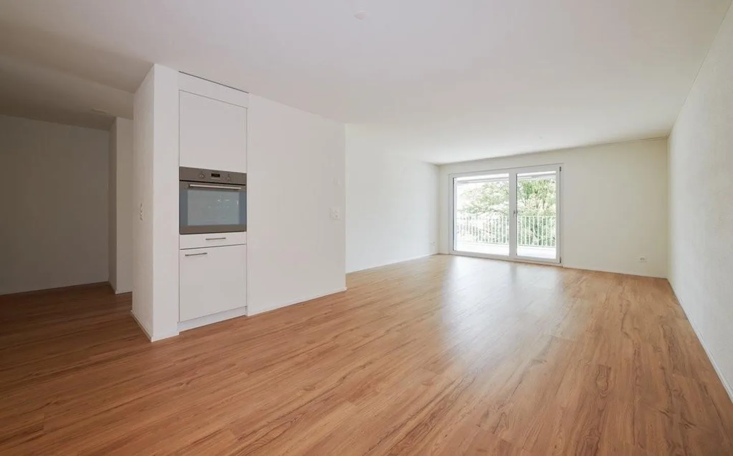 Bella casa nel verde con un grande balcone - Foto 3 di 8