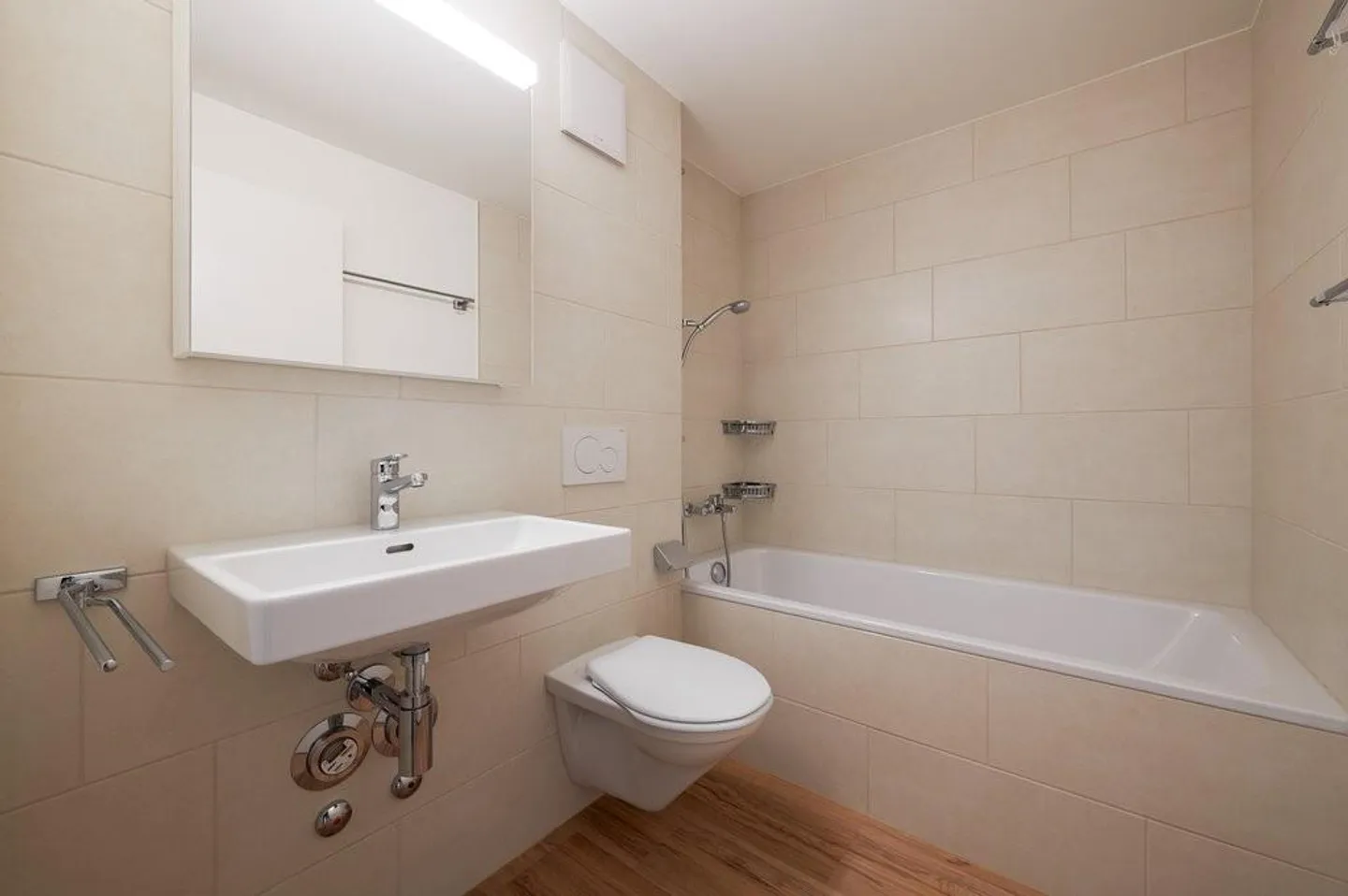 Bella casa nel verde con un grande balcone - Foto 4 di 8