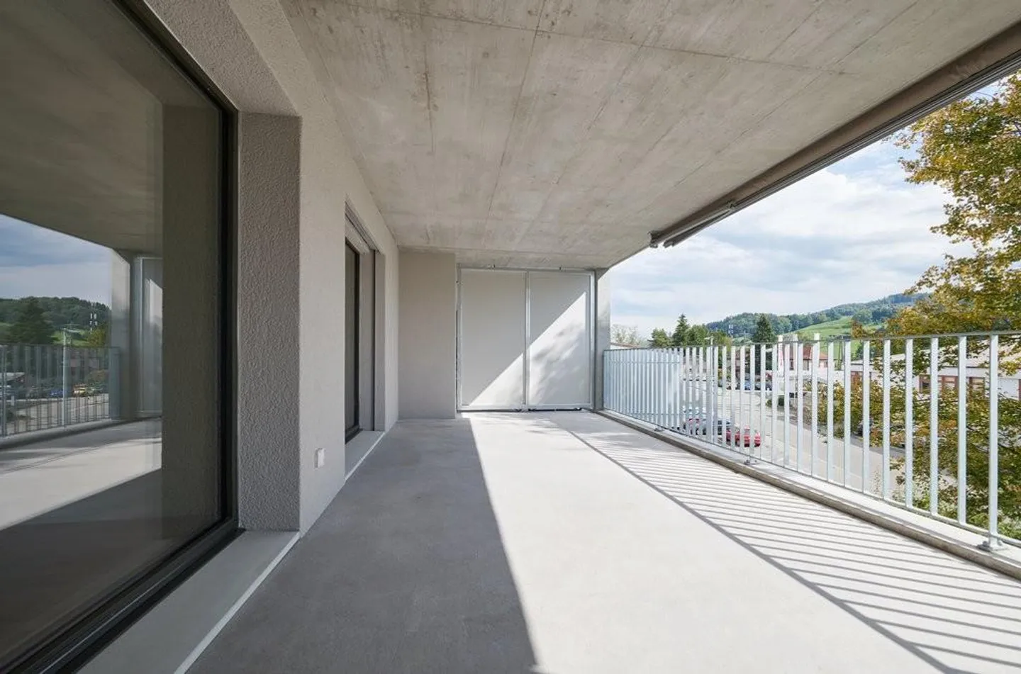 Bella casa nel verde con un grande balcone - Foto 7 di 8