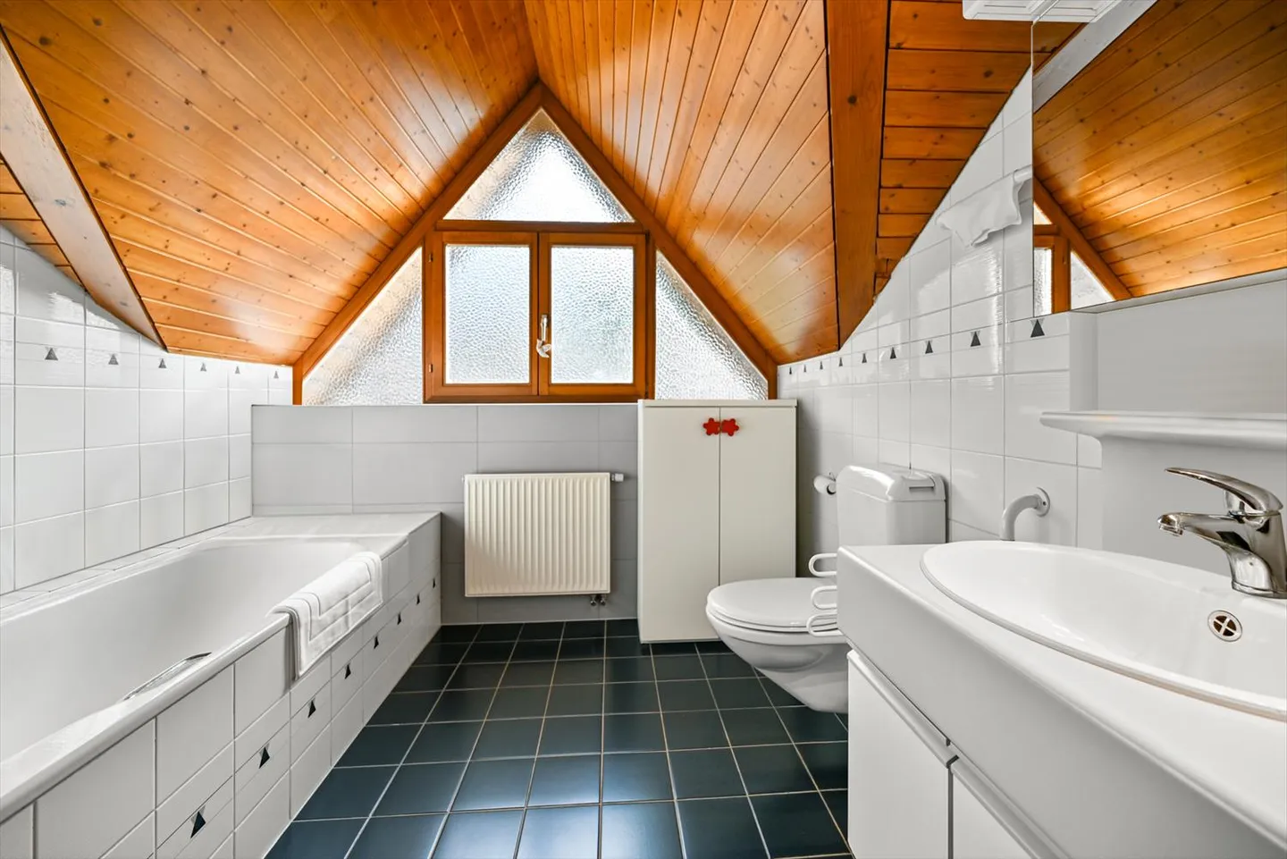 BRENT - EINZELVILLA MIT 6.5 ZIMMERN UND SCHÖNER SEESICHT UND SCHWIMMBAD - Foto 9 von 13