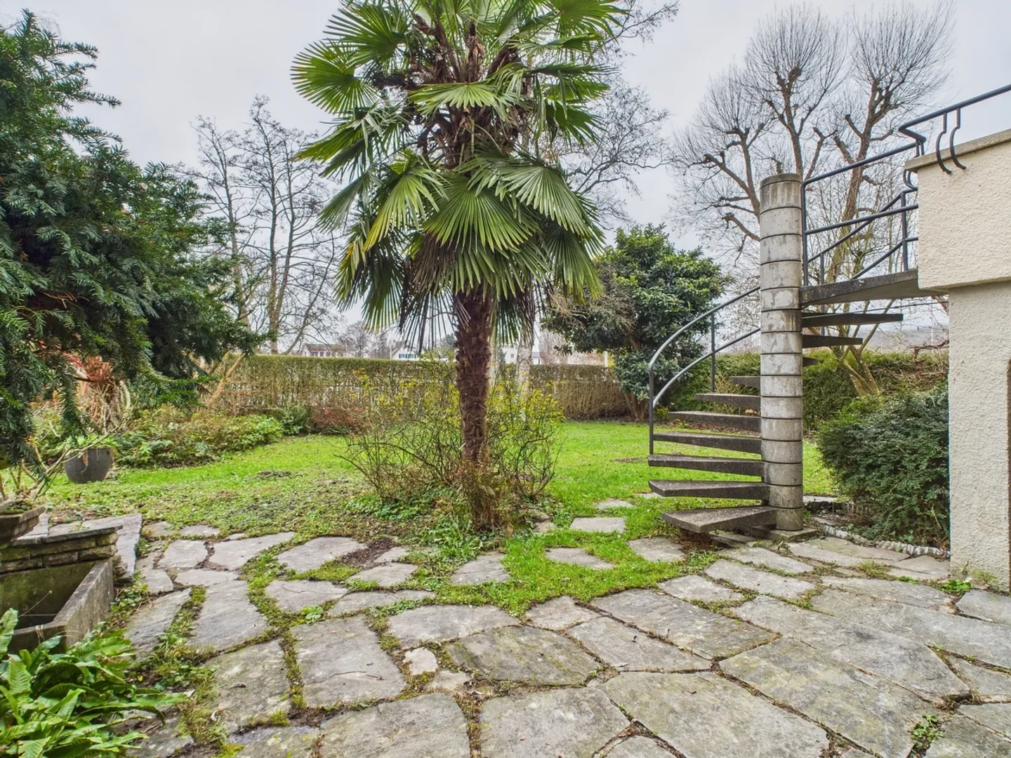 Affascinante casa a schiera di 4,5 stanze con giardino a Nidau - Foto 8 di 13