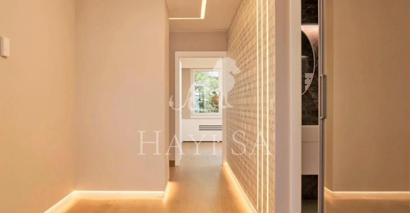 Appartamento lussuoso di 125m2 con balcone e vista dominante - Foto 1 di 9
