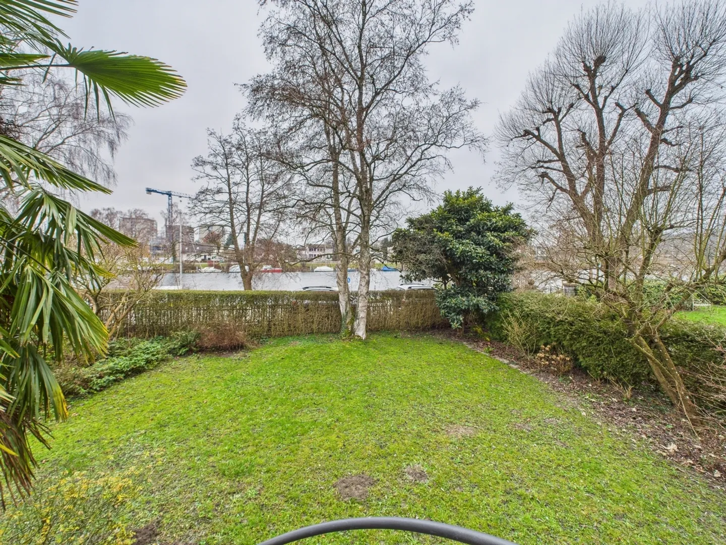 Affascinante casa a schiera di 4,5 stanze con giardino a Nidau - Foto 11 di 13