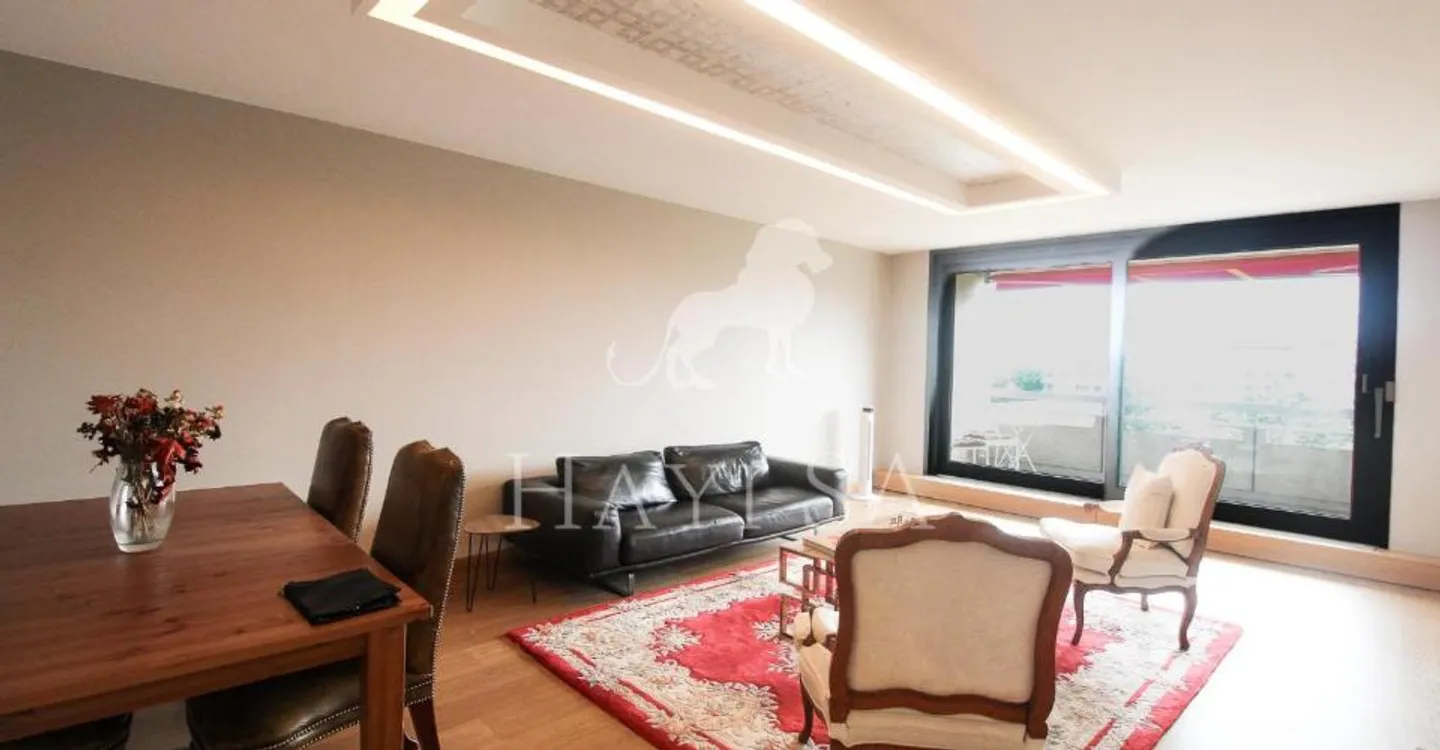 Appartamento lussuoso di 125m2 con balcone e vista dominante - Foto 3 di 9