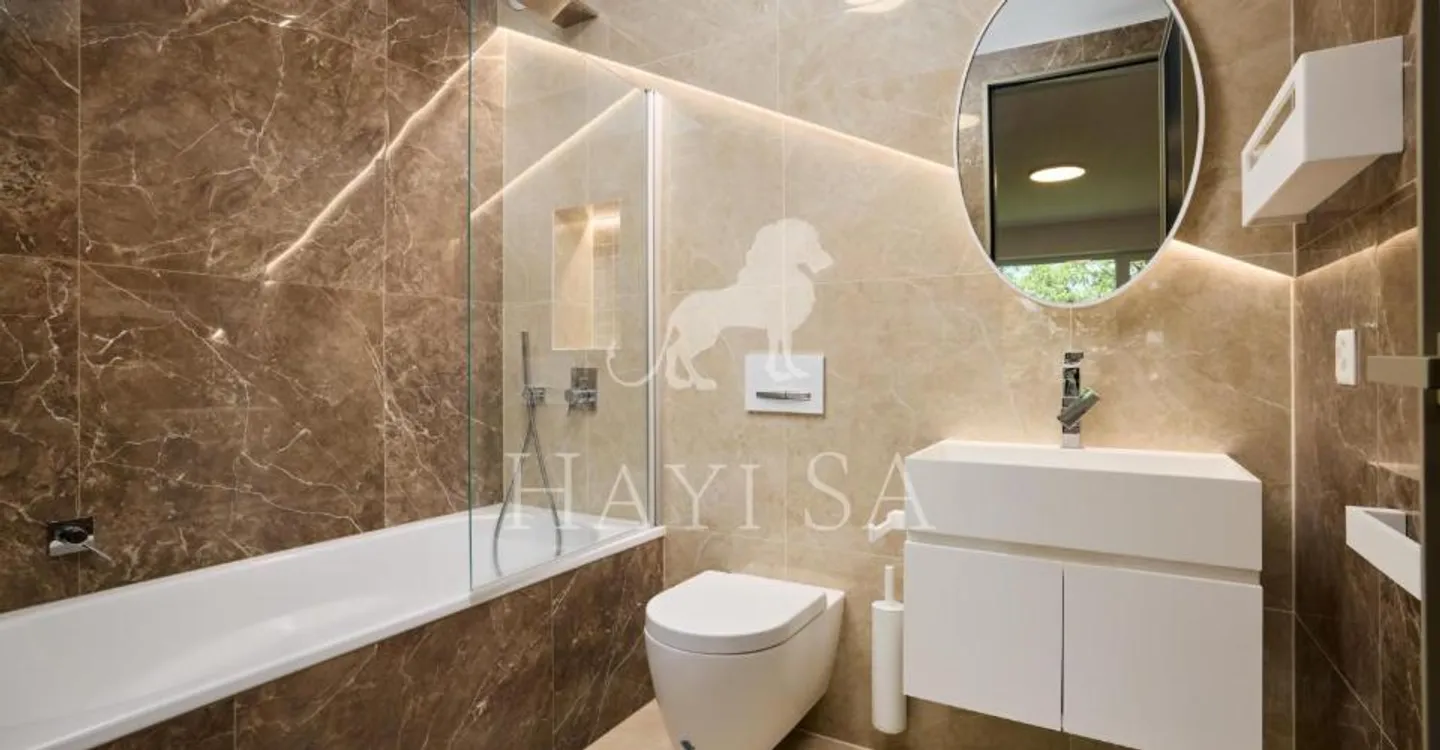 Appartamento lussuoso di 125m2 con balcone e vista dominante - Foto 5 di 9