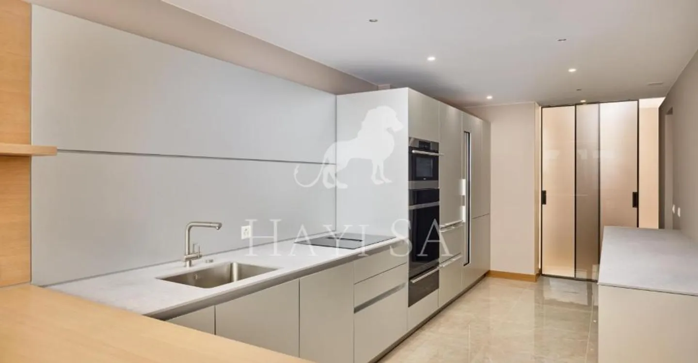 Appartamento lussuoso di 125m2 con balcone e vista dominante - Foto 4 di 9