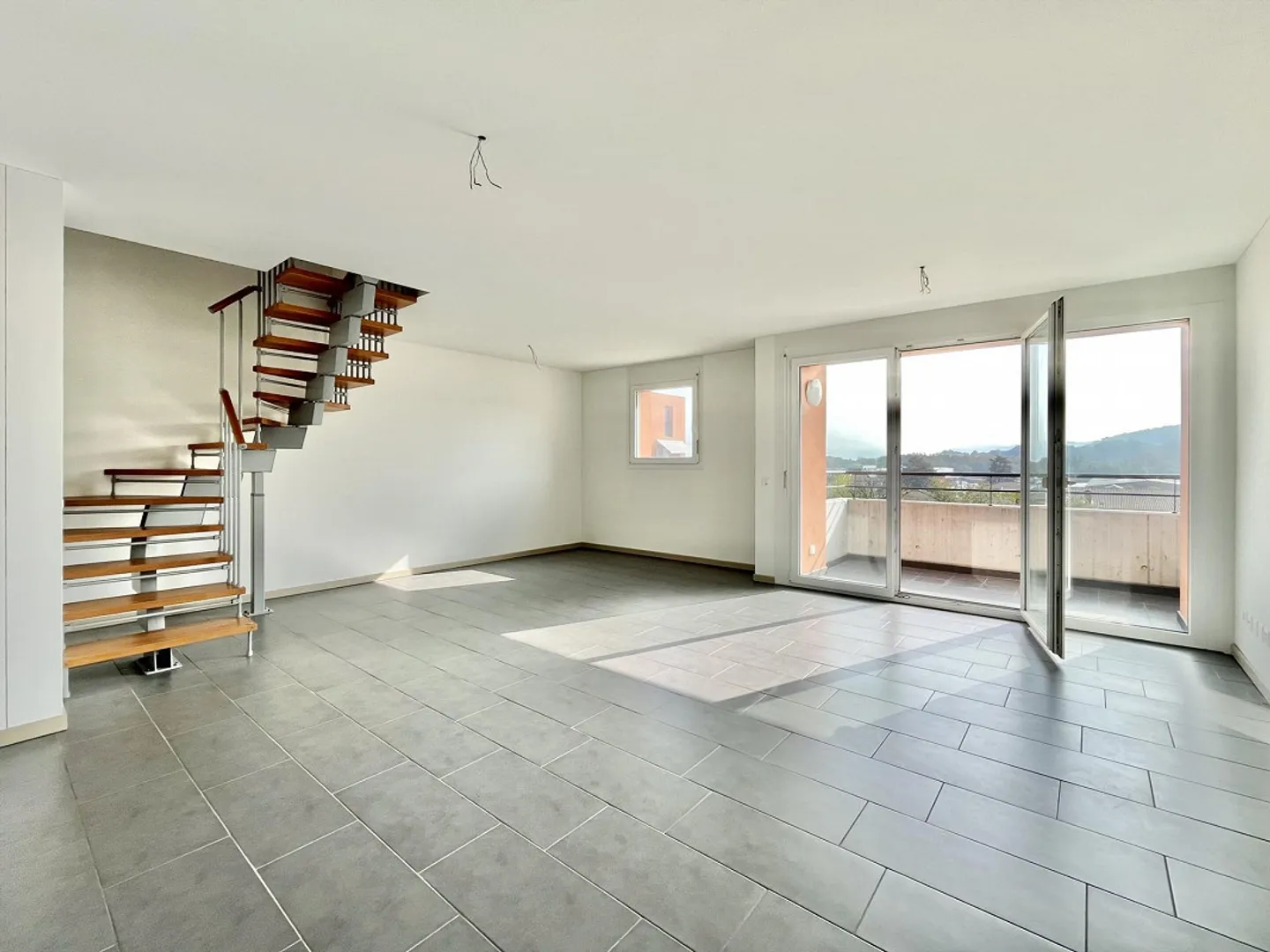 Mietwohnung Stupendes 4.5-Zimmer-Duplex mit Terrasse in Stabio - Foto 3 von 9