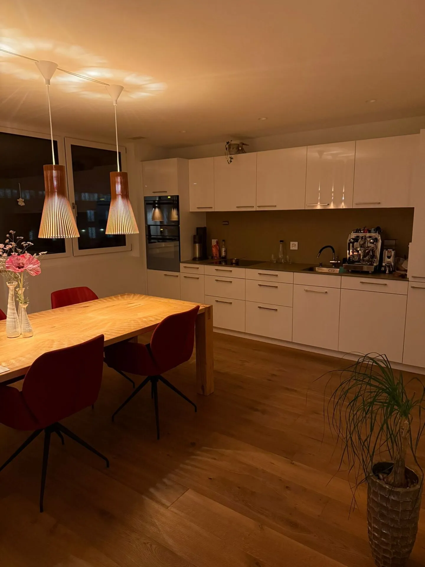 Appartamento moderno di 4½ locali con terrazza a Visp - affitto a lungo termine - Foto 3 di 13