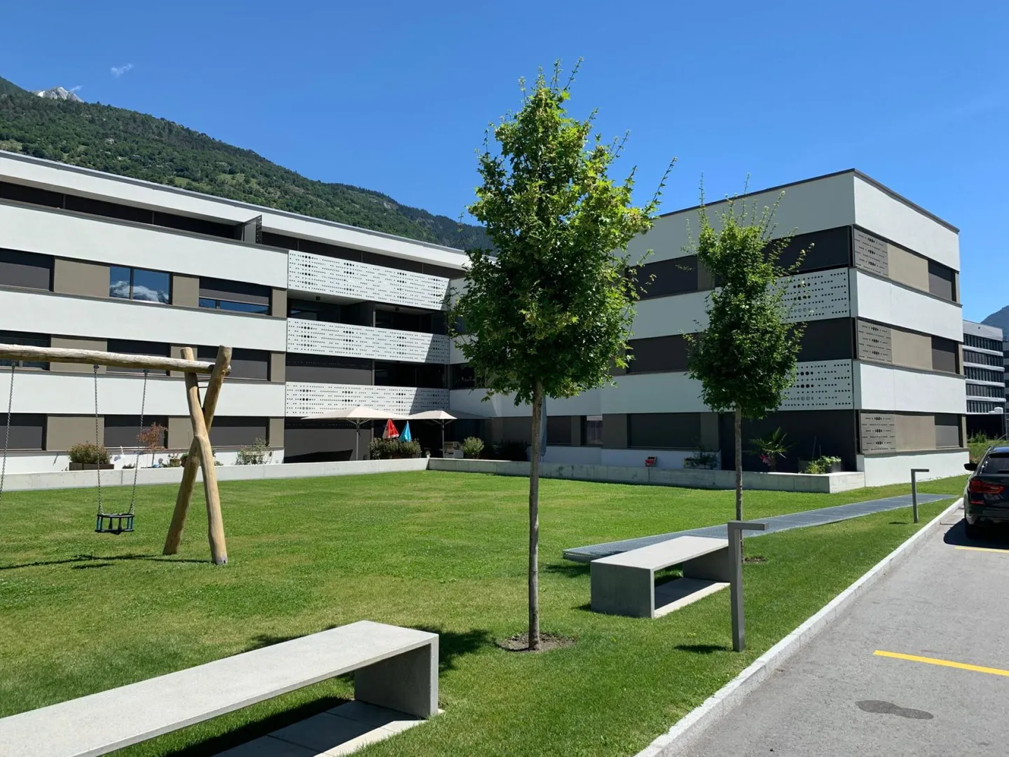 Appartamento moderno di 4½ locali con terrazza a Visp - affitto a lungo termine - Foto 1 di 13