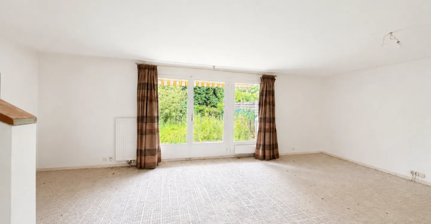 Fully Renovated Semi-Detached Villa Located in the Residential Municipality of Corsier - Photo 2 of 9