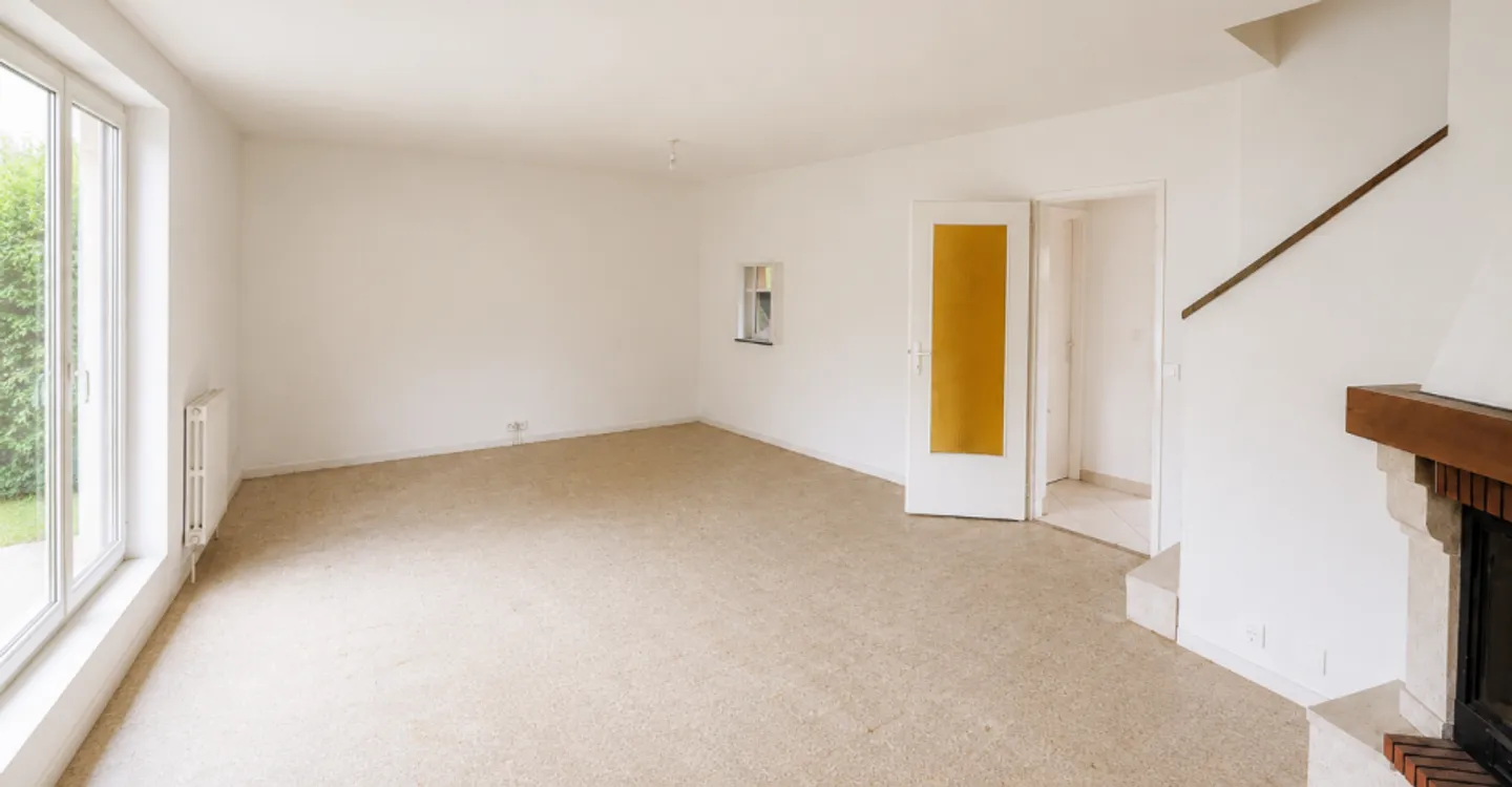 Fully Renovated Semi-Detached Villa Located in the Residential Municipality of Corsier - Photo 3 of 9