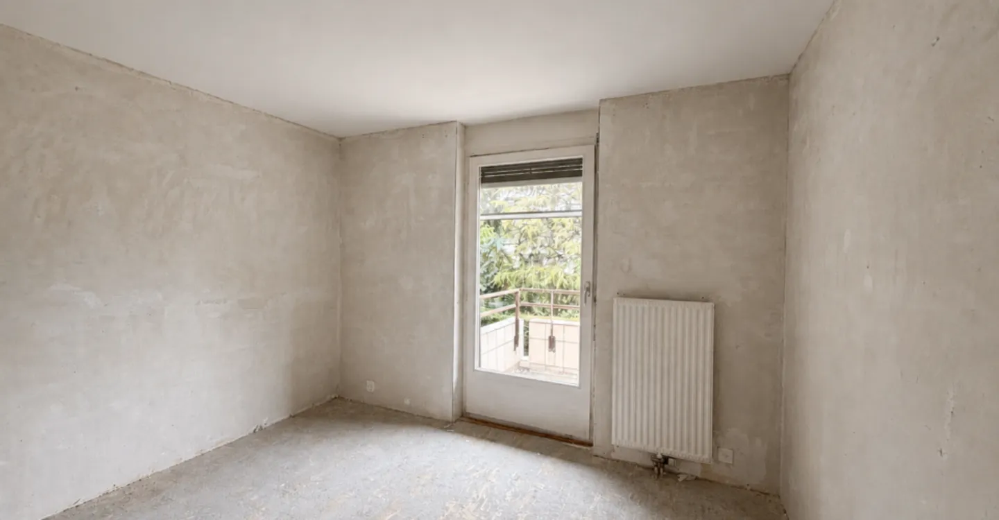 Fully Renovated Semi-Detached Villa Located in the Residential Municipality of Corsier - Photo 4 of 9