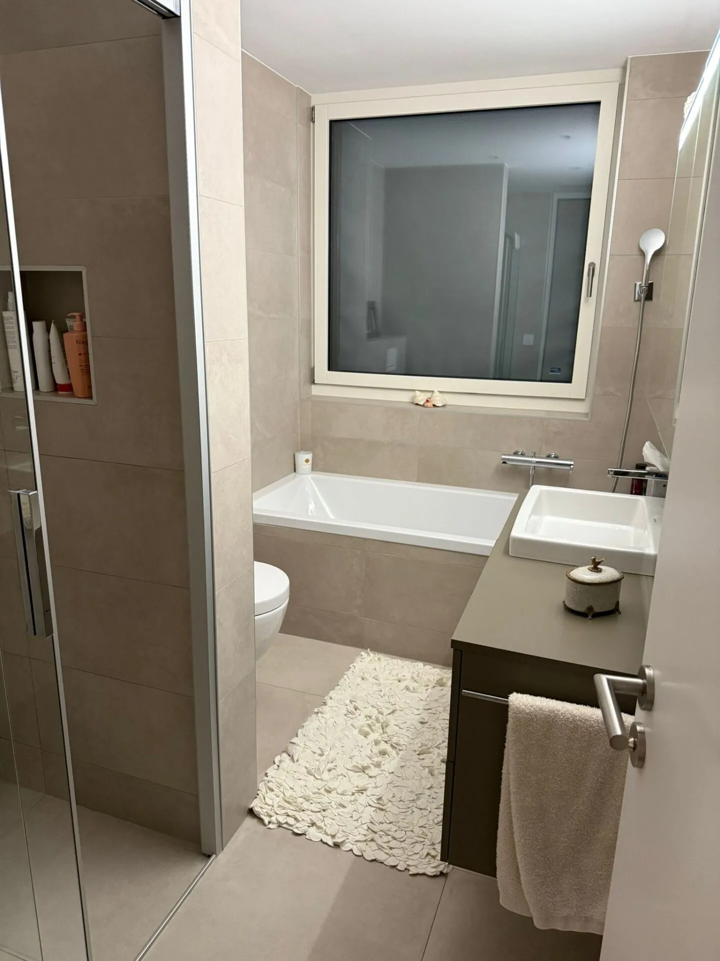 Appartamento moderno di 4½ locali con terrazza a Visp - affitto a lungo termine - Foto 8 di 13