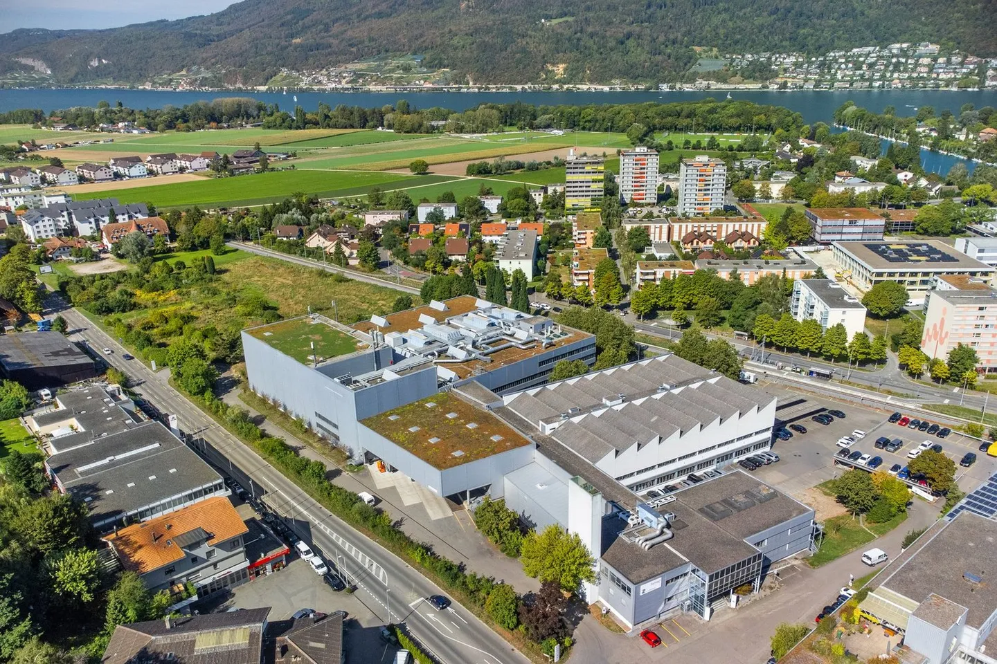 Mixed-use building for rent - Photo 5 of 7