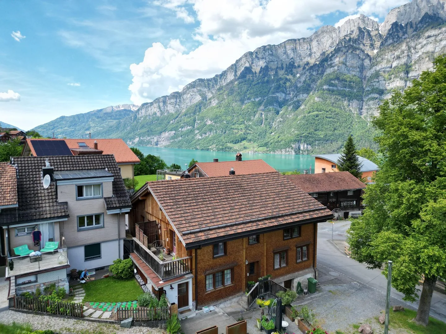 Charming 2.5 Room Apartment in a Beautiful Location - Photo 2 of 12