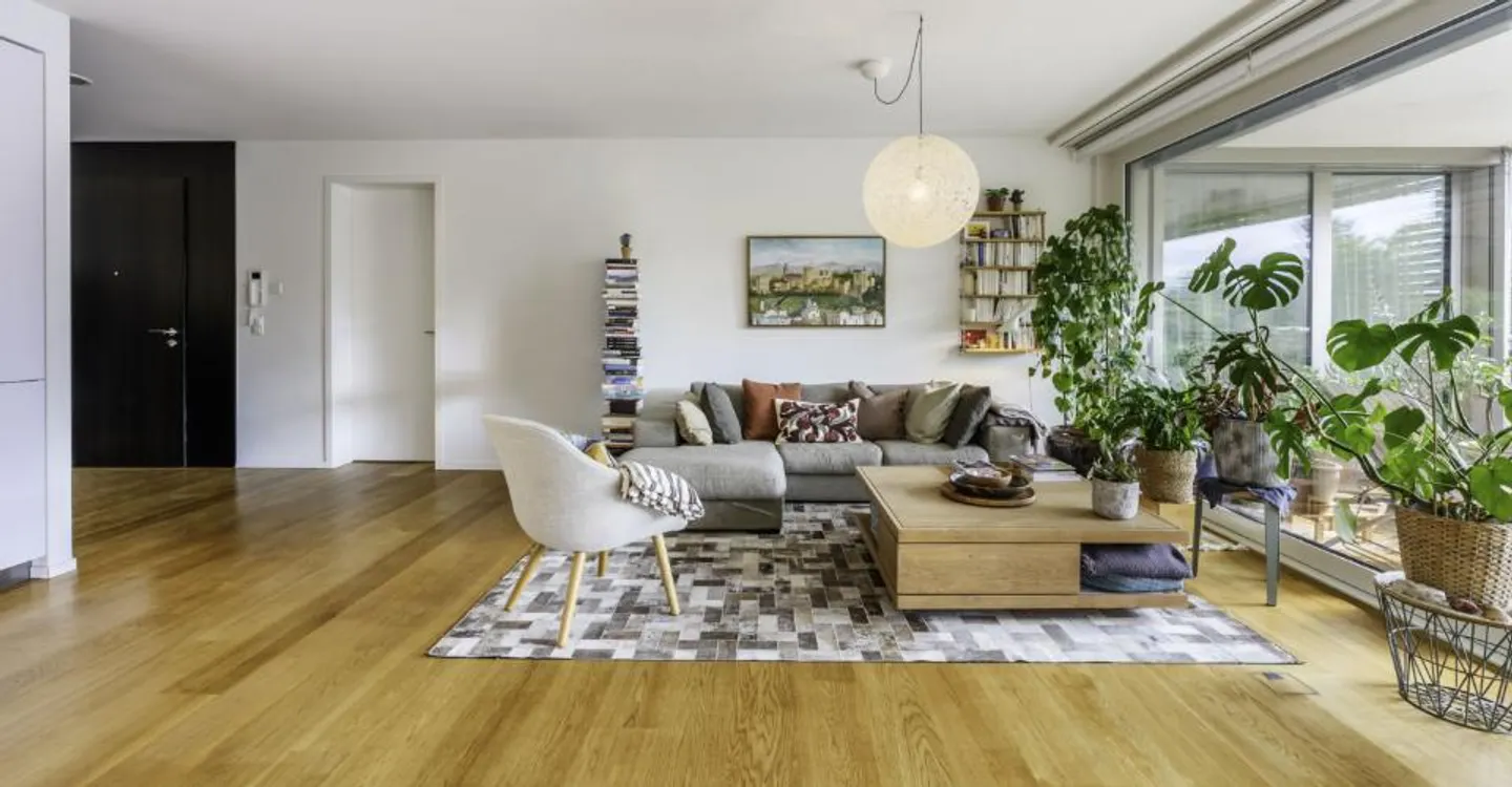 CONTEMPORARY APARTMENT WITH LARGE BALCONY - Photo 3 of 8