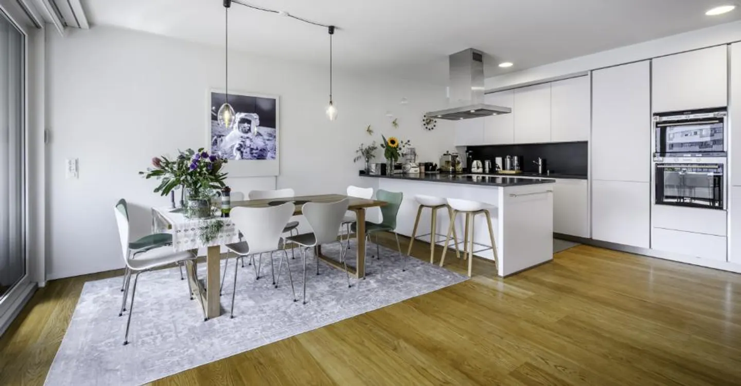 CONTEMPORARY APARTMENT WITH LARGE BALCONY - Photo 4 of 8