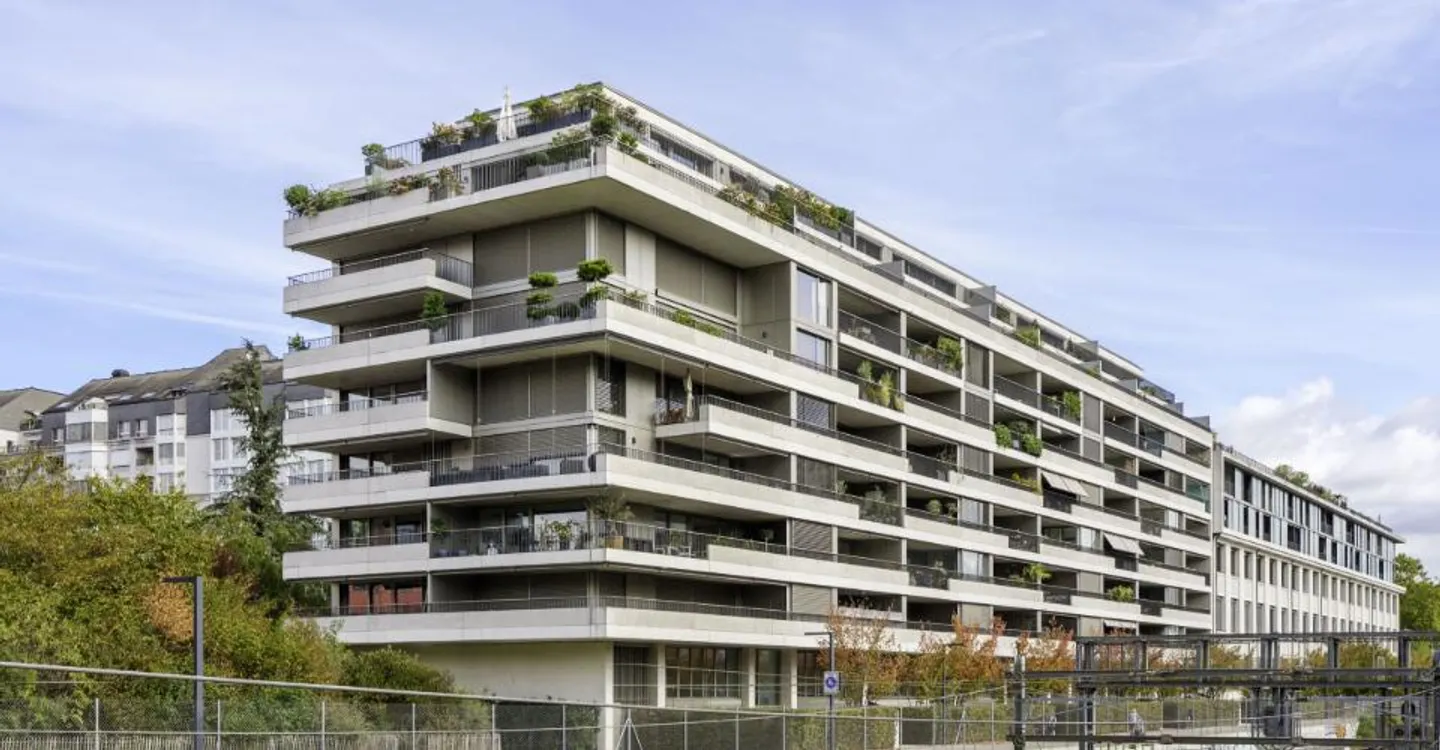 CONTEMPORARY APARTMENT WITH LARGE BALCONY - Photo 7 of 8