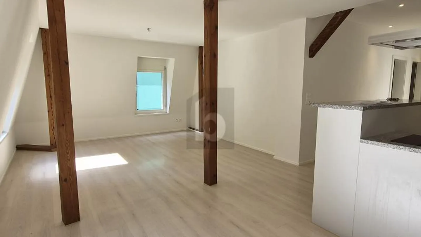 Top Floor 3.5 Rooms - Photo 2 of 6