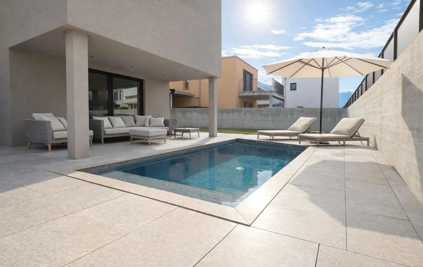 Casa Elegante di Alto Livello con Giardino e Piscina - Foto 1 di 13