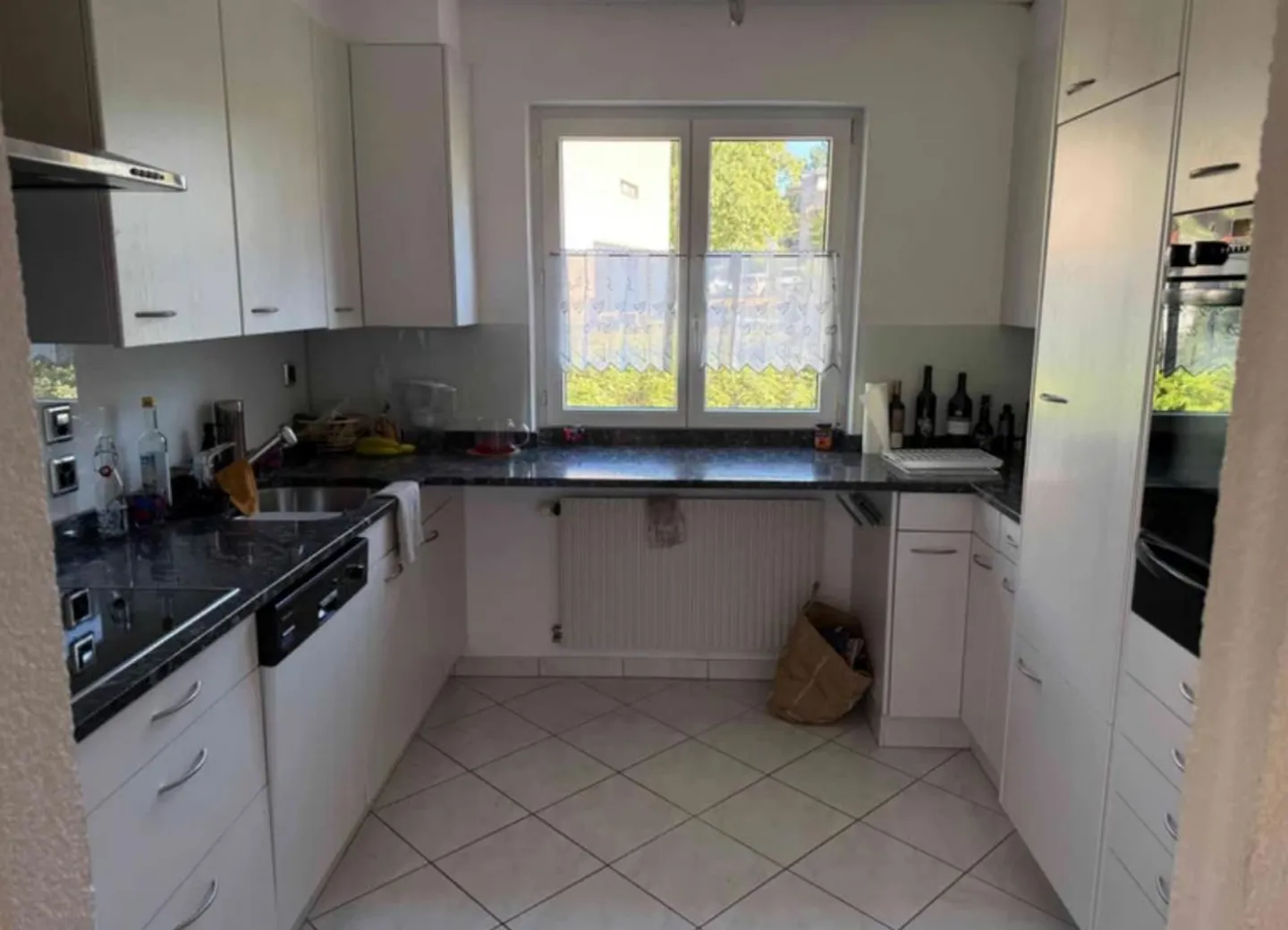 Three-family house with large garage/workshop - Photo 3 of 14
