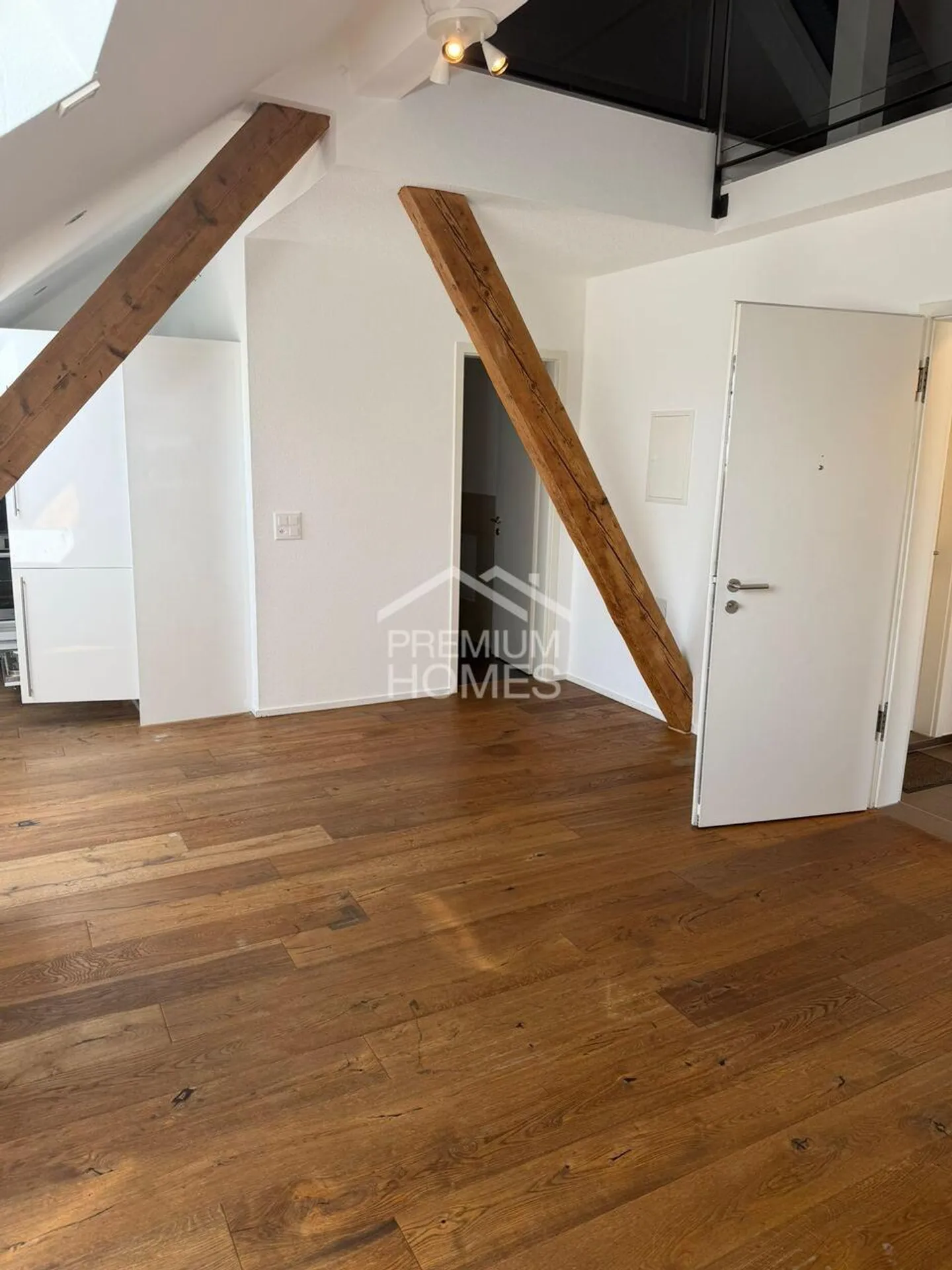 Charmante appartement sous les combles de 2,5 pièces ! - Photo 2 sur 8