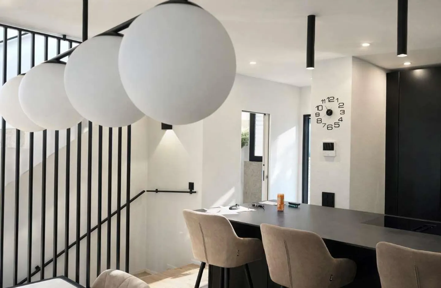 Casa Elegante di Alto Livello con Giardino e Piscina - Foto 13 di 13