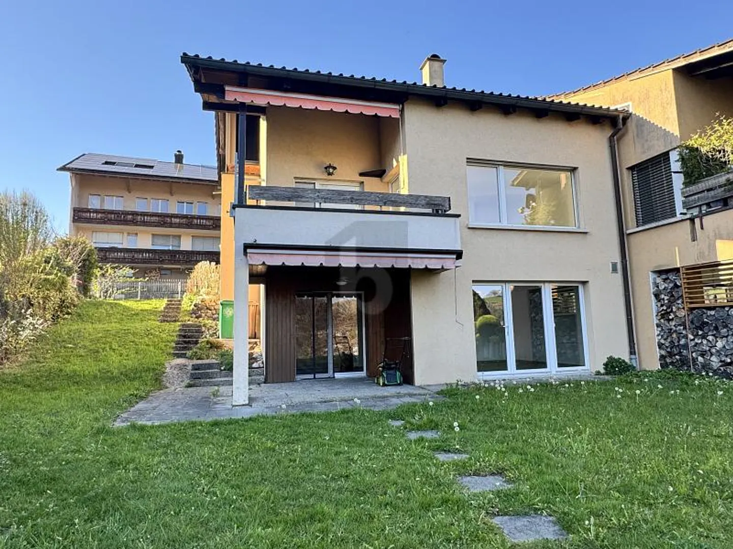 Doppelhaushälfte in Ebikon - Foto 1 von 6