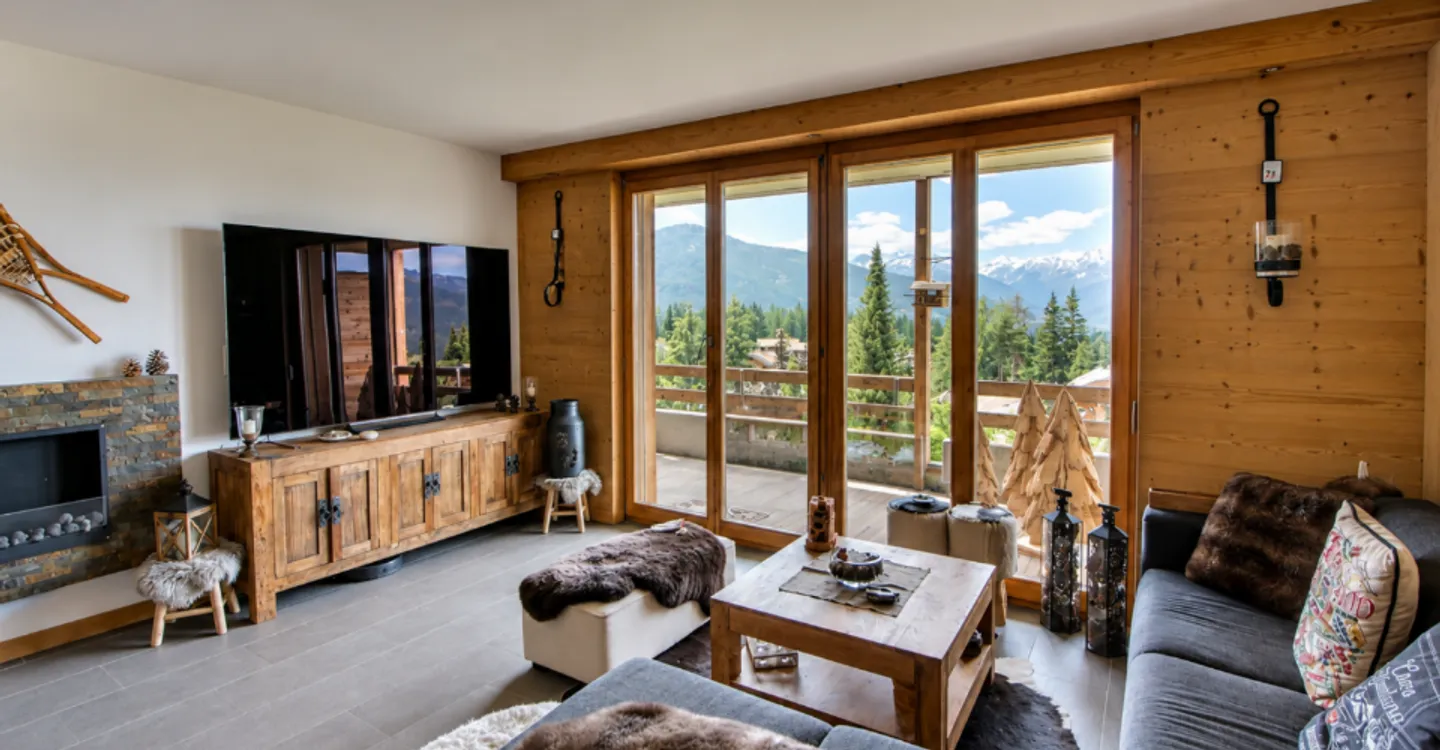 Duplex ristrutturato di 4,5 stanze di 135 m² con vista panoramica, terrazza, completamente arredato e box chiuso incluso. - Foto 1 di 12