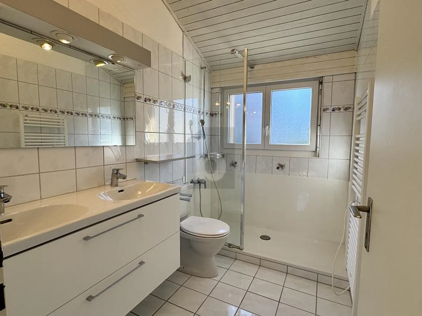 Doppelhaushälfte in Ebikon - Foto 4 von 6