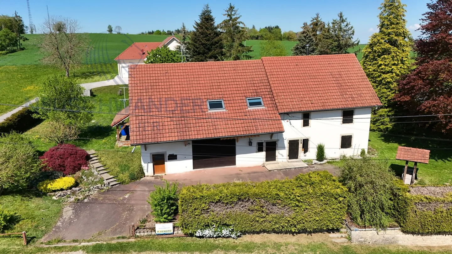 Splendida fattoria ristrutturata in un tranquillo villaggio a 300 m dalla Svizzera. - Foto 2 di 21
